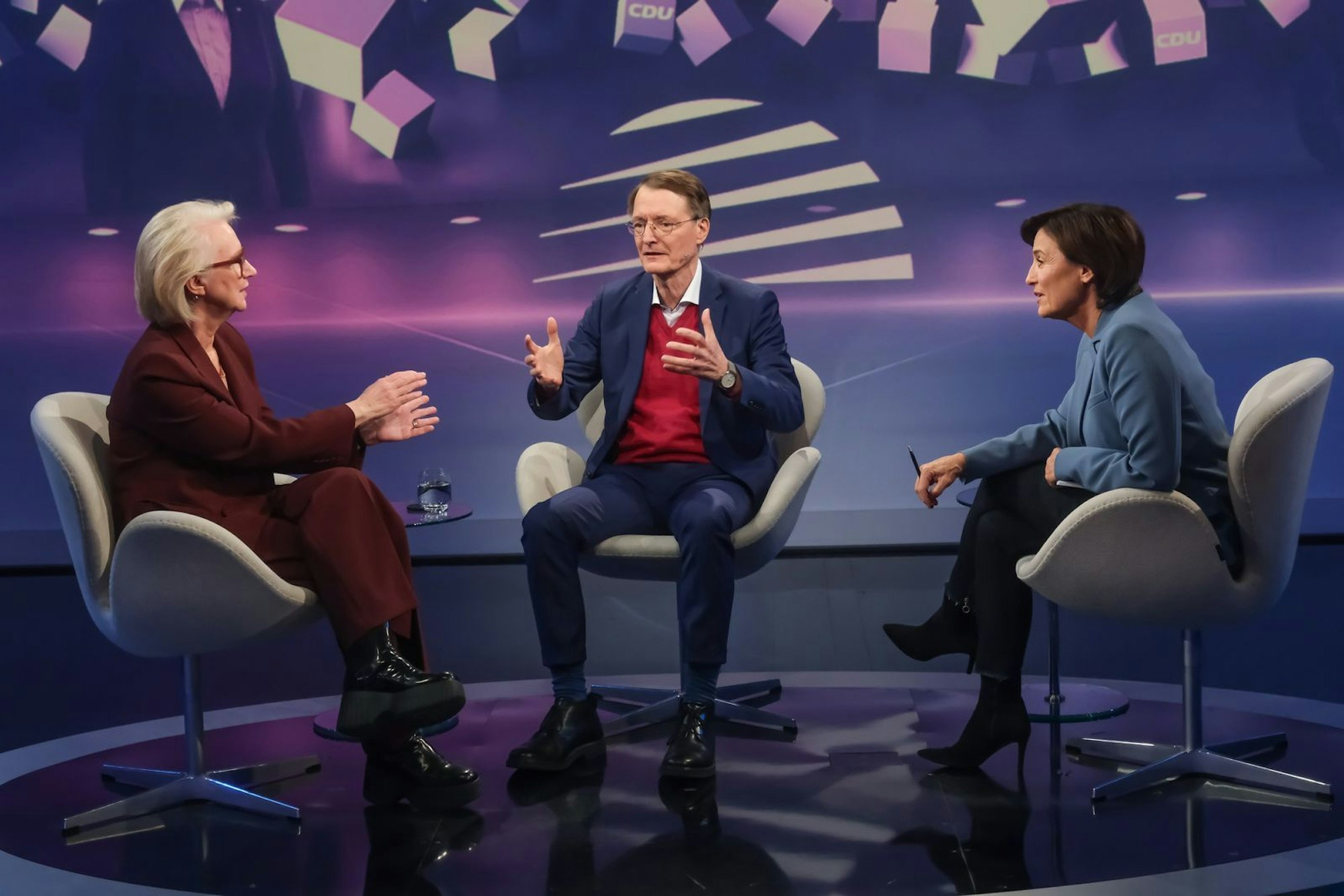 Karl Lauterbach und Wirtschaftswissenschaftlerin Monika Schnitzer waren am Mittwochabend bei „maischberger“ zu Gast. (Bild: WDR/Oliver Ziebe)