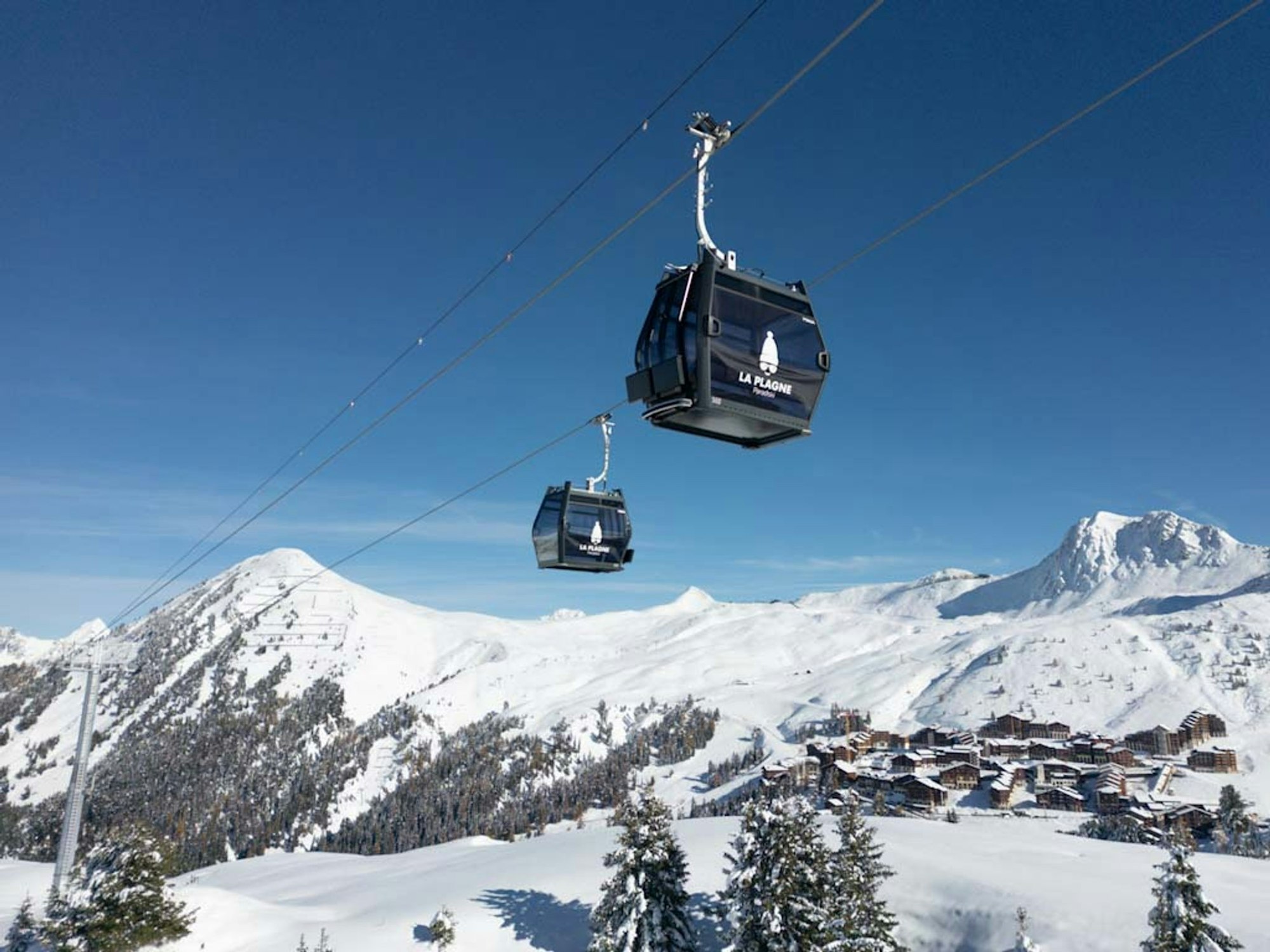 Die neue Seilbahn Roche de Mio im französischen Skigebiet La Plagne.
