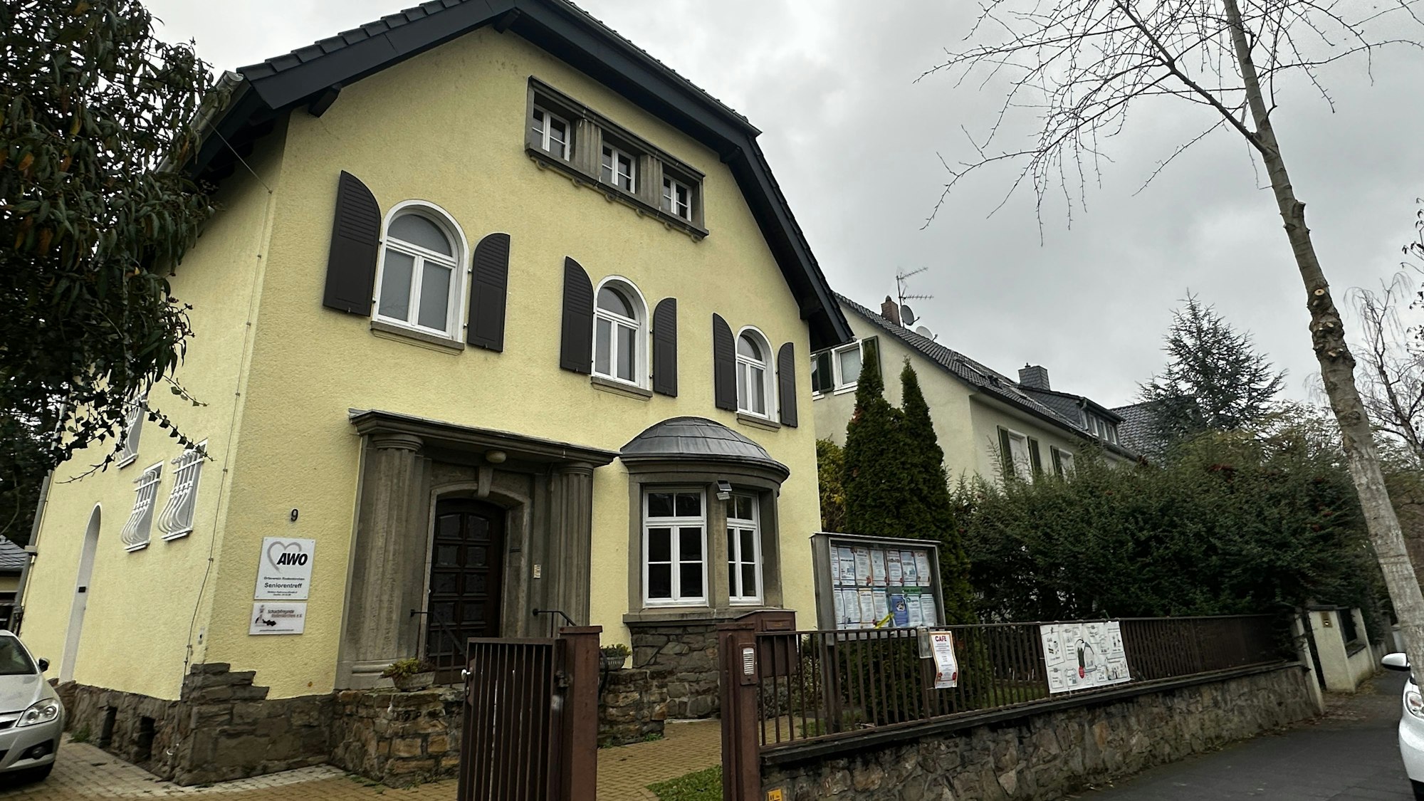 Die Villa AWO in Rodenkirchen von außen