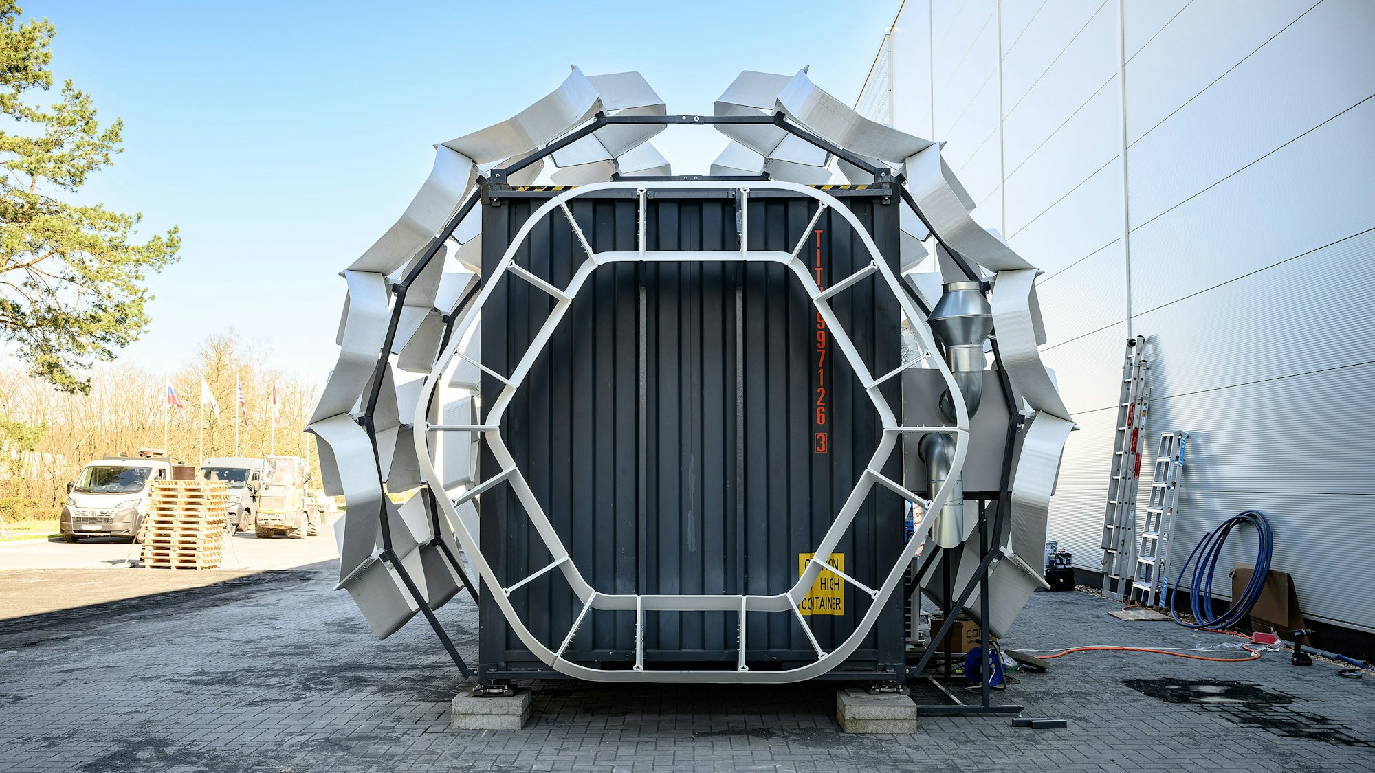 Das ans Luna angedockte Flexhab, ein „Weltraum-Campingcontainer für die Mondforschung“, bietet Platz für bis zu vier Astronauten.