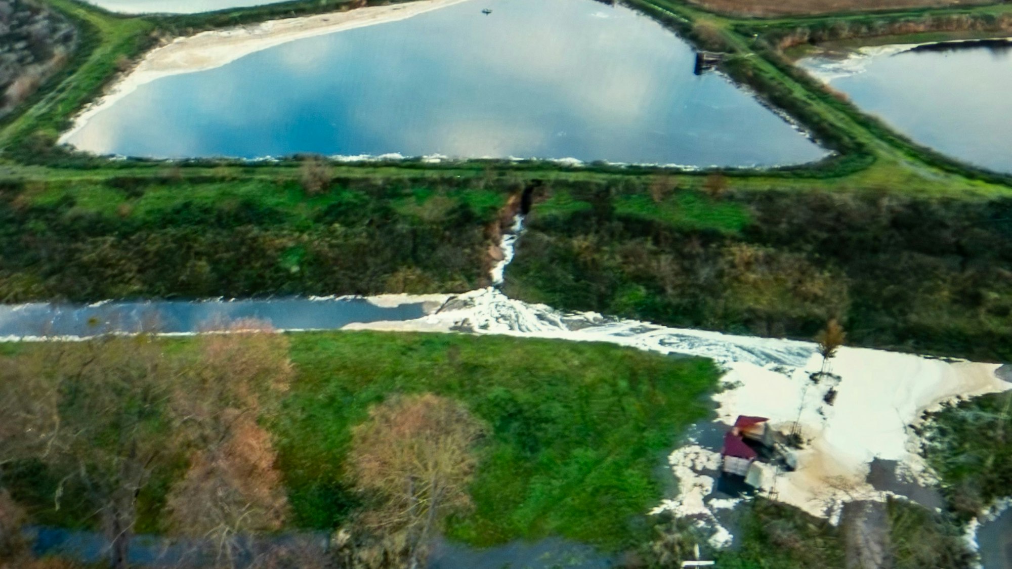 Das Bild zeigt ein Drohnenbild der Euskirchener Feuerwehr von der Einsatzstelle.