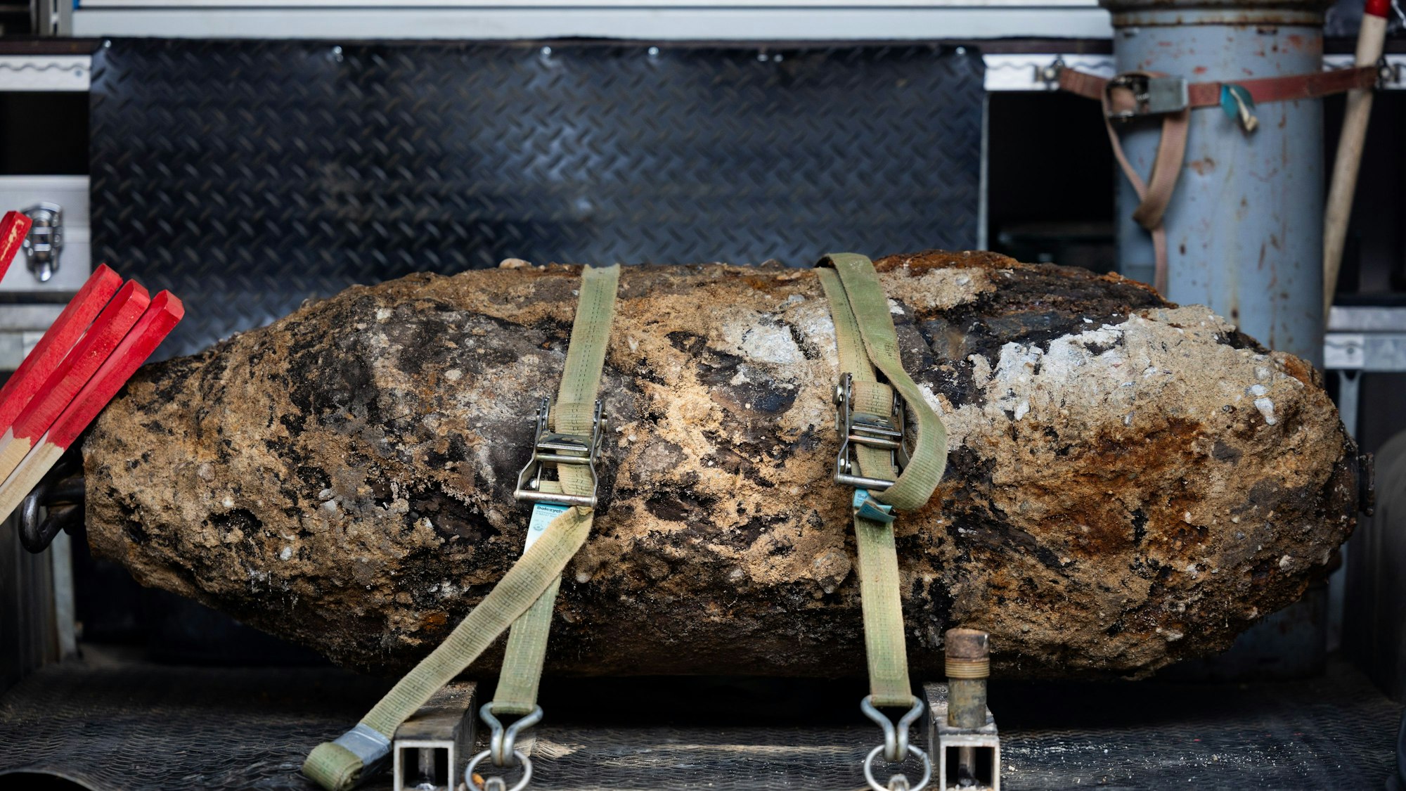 Ein Blindgänger muss in Köln entschärft werden (Archivfoto)