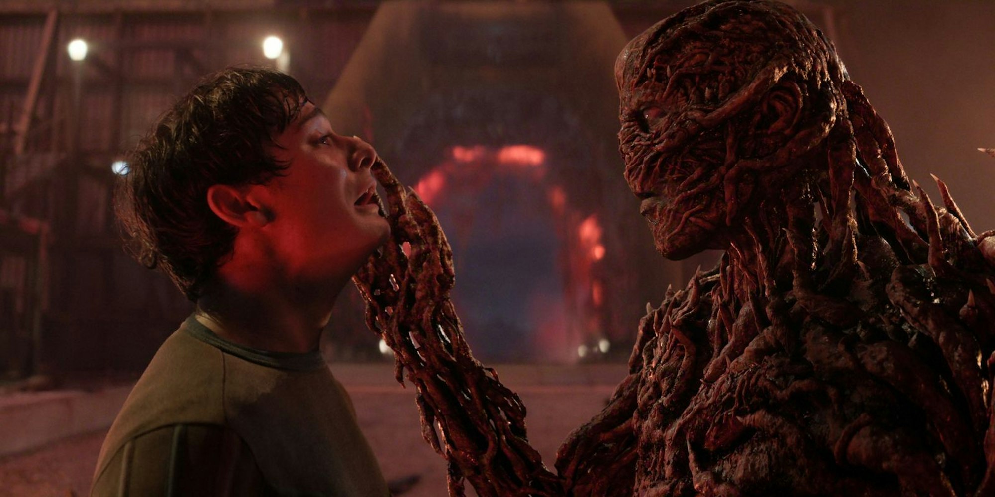 Das Monster fackelt nicht lange: Vecna (Jamie Campbell Bower) bringt Will Byers (Noah Schnapp) erneut in seine Gewalt. (Bild: © 2025 Netflix)