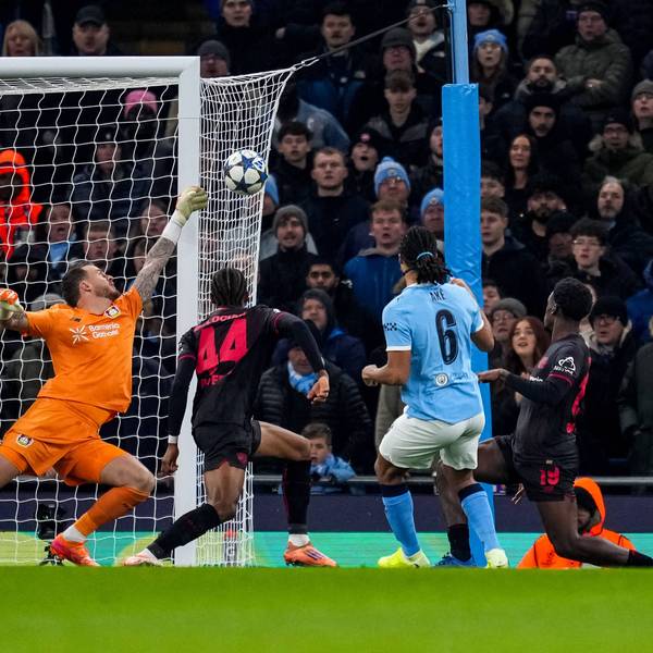 MANCHESTER, ENGLAND - NOVEMBER 25: Bayer 04 Leverkusen goalkeeper Mark Flekken saves the scoring attempt of Nathan Ake of Manchester City during the UEFA Champions League 2025/26 League Phase MD5 match between Manchester City and Bayer 04 Leverkusen at City of Manchester Stadium on November 25, 2025 in Manchester, England. Photo by Rene Nijhuis/MB Media SPO PUBLICATIONxINxGERxSUIxAUTxONLY Copyright: xRenexNijhuis/MBxMediax