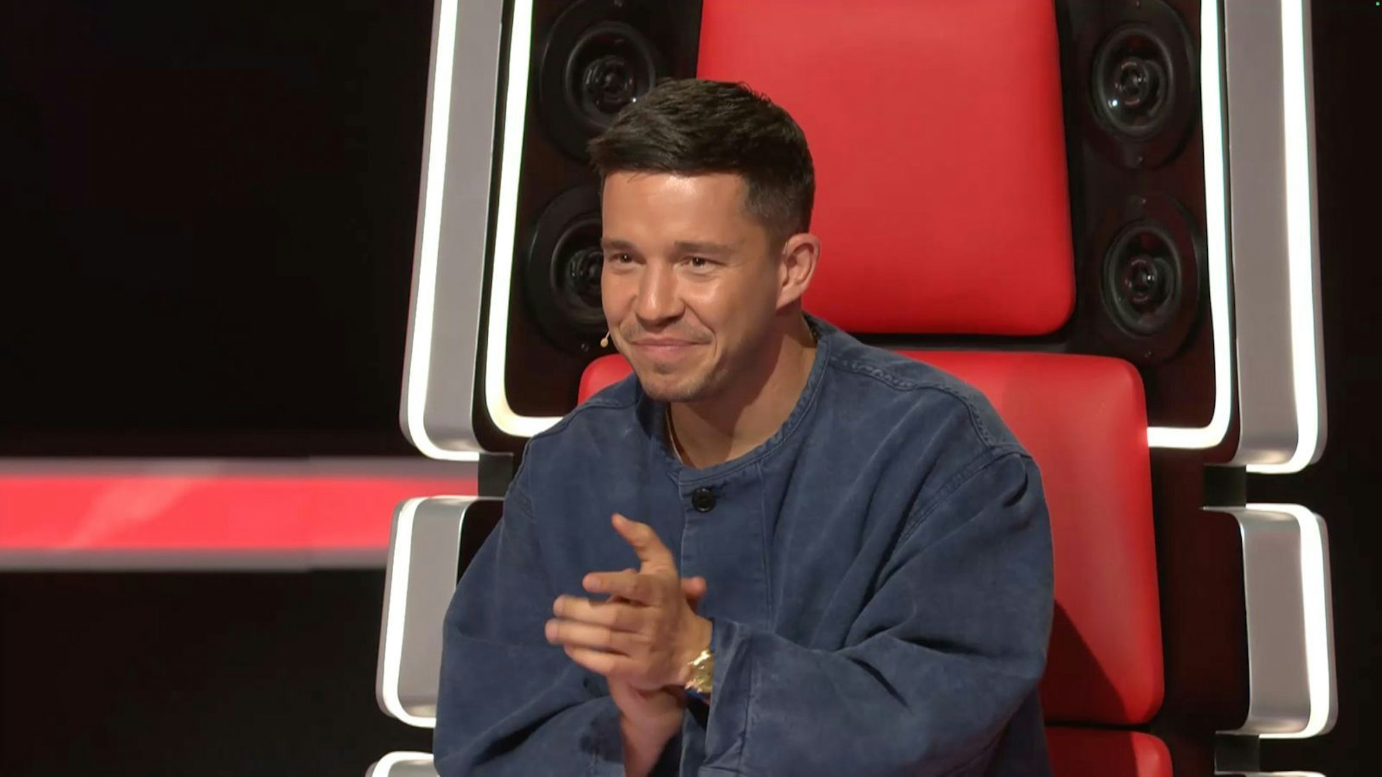 Die Teamfights-Runde ist eine echte Zitterpartie für die Coaches Nico Santos (Bild), Shirin David, Michi und Smudo sowie Rea Garvey (Bild: Joyn)