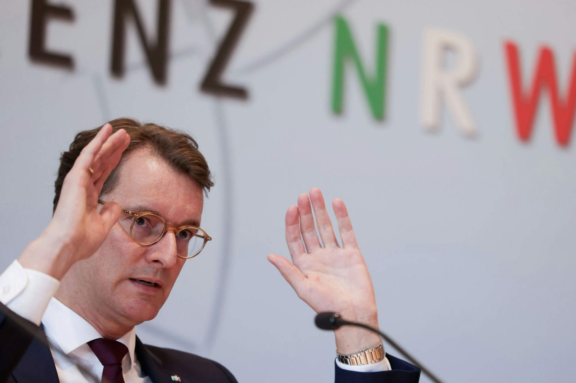 Ist er die «Merz-Reserve»? Nordrhein-Westfalens Ministerpräsident Hendrik Wüst lässt sich in seiner politischen Karriere-Planung nicht in die Karten schauen.