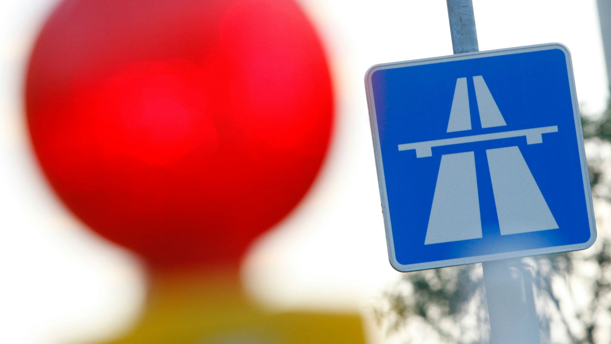 Die restlichen Arbeiten an der Hunstigtalbrücke führen zu Vollsperrungen und Engpässen auf der Autobahn 4 in Oberberg.