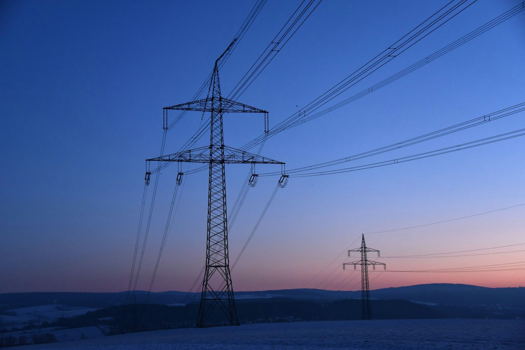 Viele Energieanbieter senken zum Jahreswechsel die Preise: Ein Tarifvergleich kann bares Geld sparen.