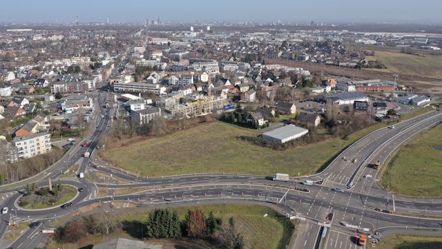 Das Luftbild zeigt den Zubringer vom Hürther Bogen zur Ortsumgehung Hermülheim (B26n), der in Peremaschljany-Straße umbenannt wird.