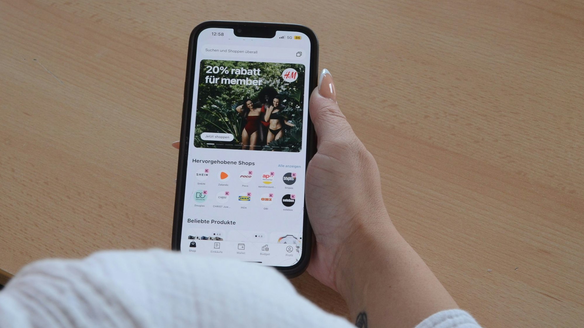 Bestellung im Internet auf dem Smartphone