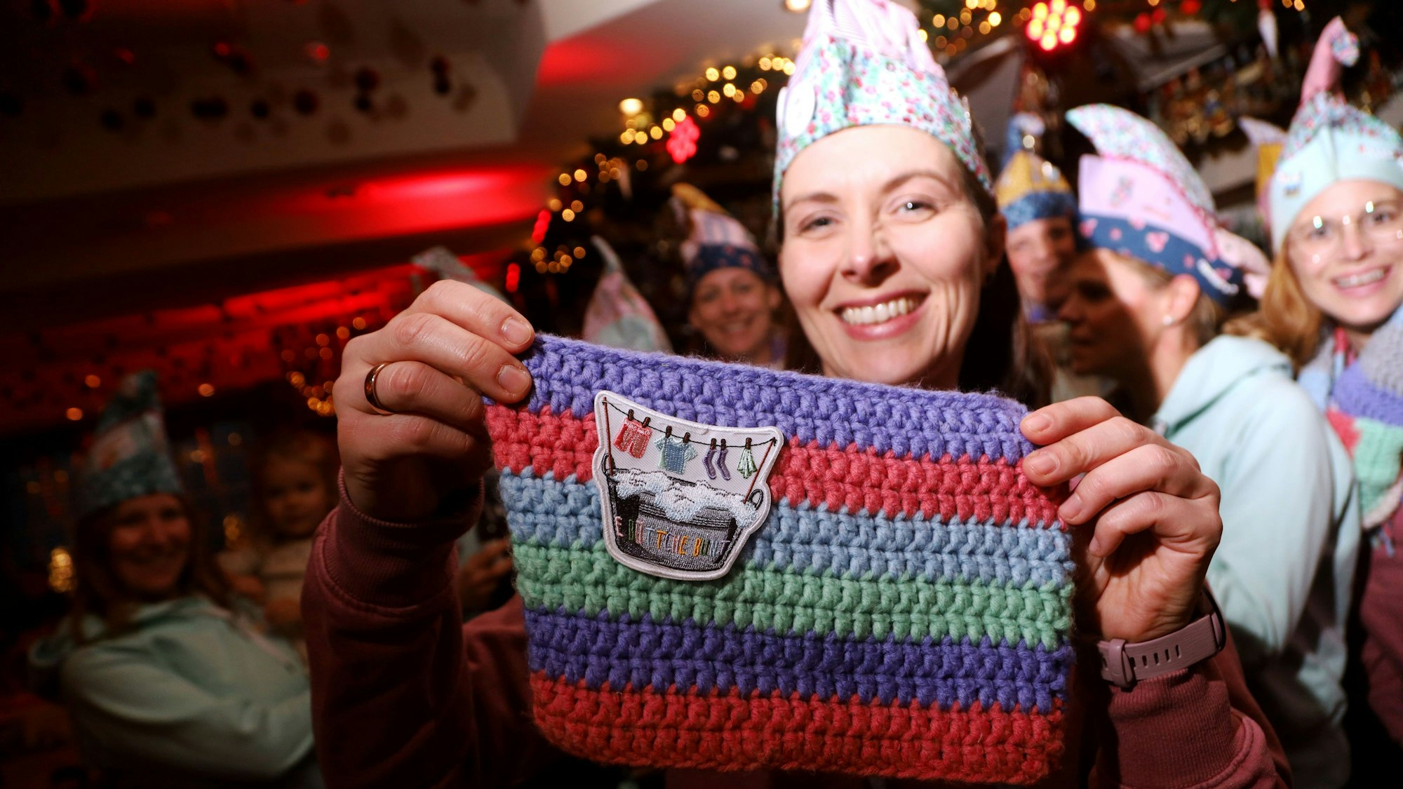 Das Bild zeigt Manuela Andree, die Präsidentin des Karnevalsvereins.