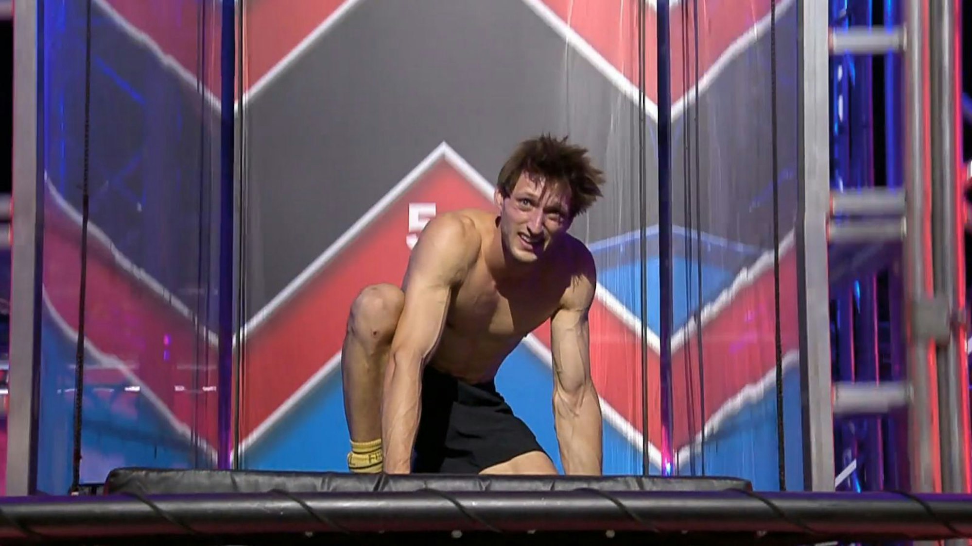 So sieht ein Sieger aus. Moritz Hans war im Pacrours nicht zu übertrumpfen und holte sich als Tagesschnellster die „Speed-Prämie“ von 10.000 Euro. (Bild: RTL)