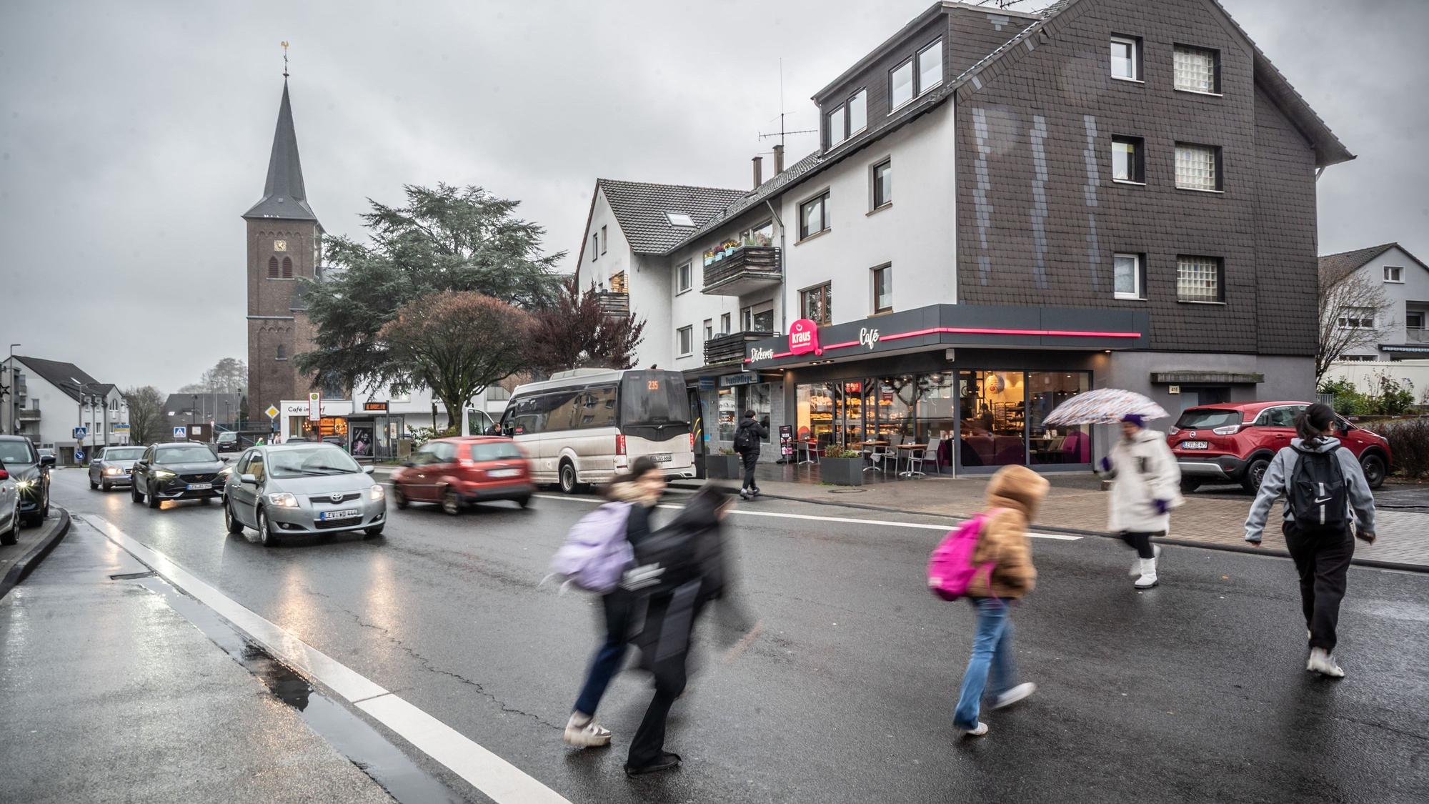 Für die Ortsdurchfahrt der Lützenkirchener Straße wird auf 220 Metern Tempo 30 angeordnet. Das, obwohl laut Verwaltung hier kein Schulweg ist.