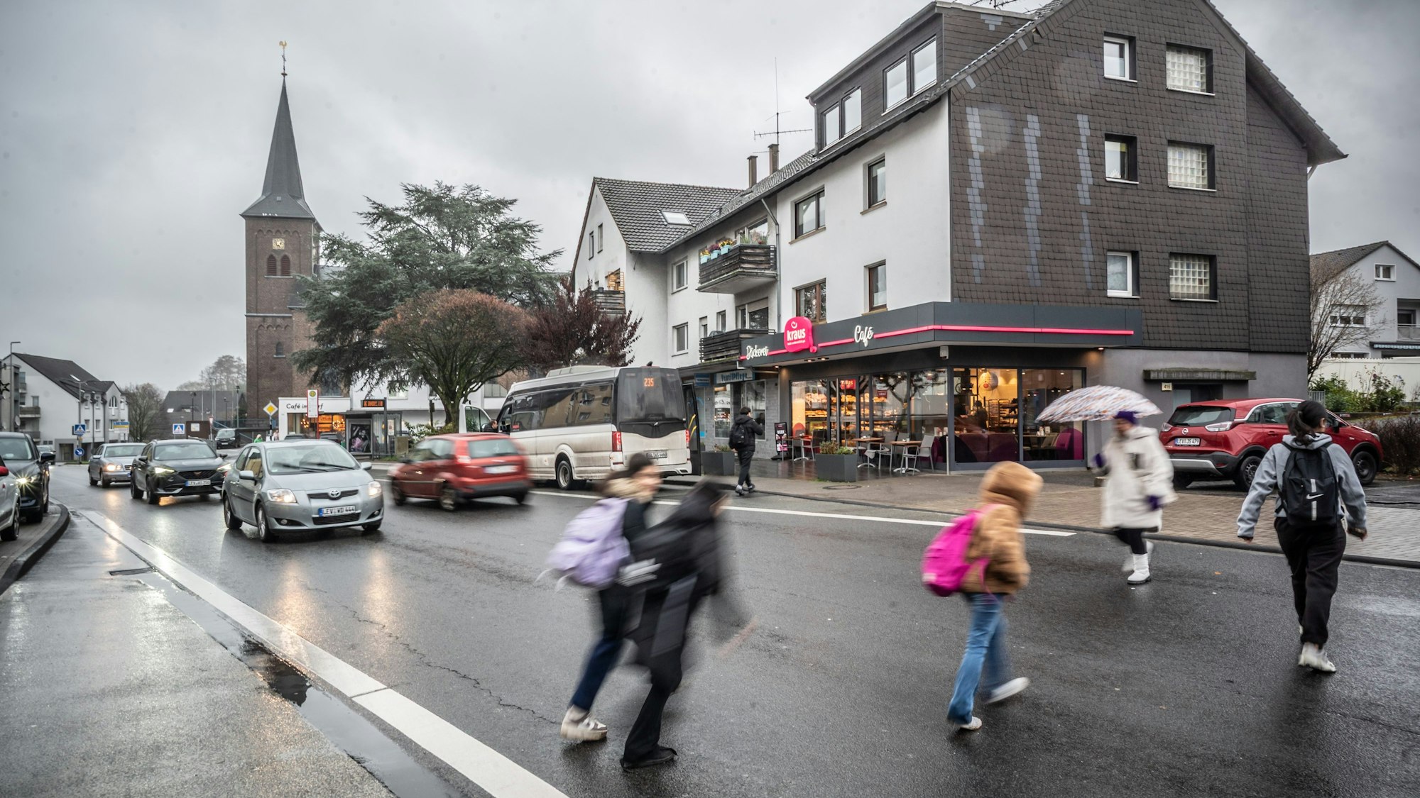 Für die Ortsdurchfahrt der Lützenkirchener Straße wird auf 220 Metern Tempo 30 angeordnet. Das, obwohl laut Verwaltung hier kein Schulweg ist.