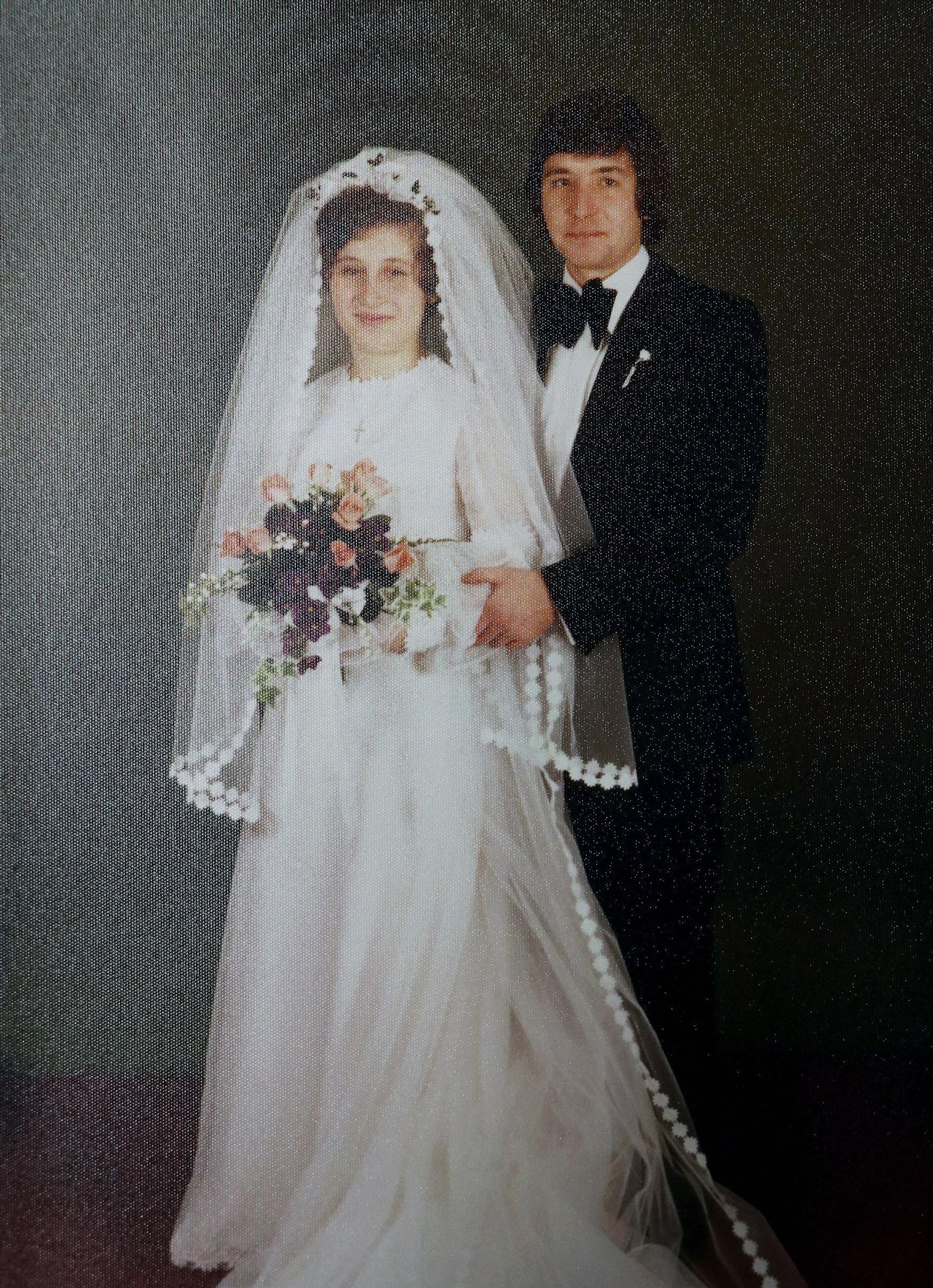 Auf dem Bild ist das Goldhochzeitspaar an Tag der Trauung zu sehen.