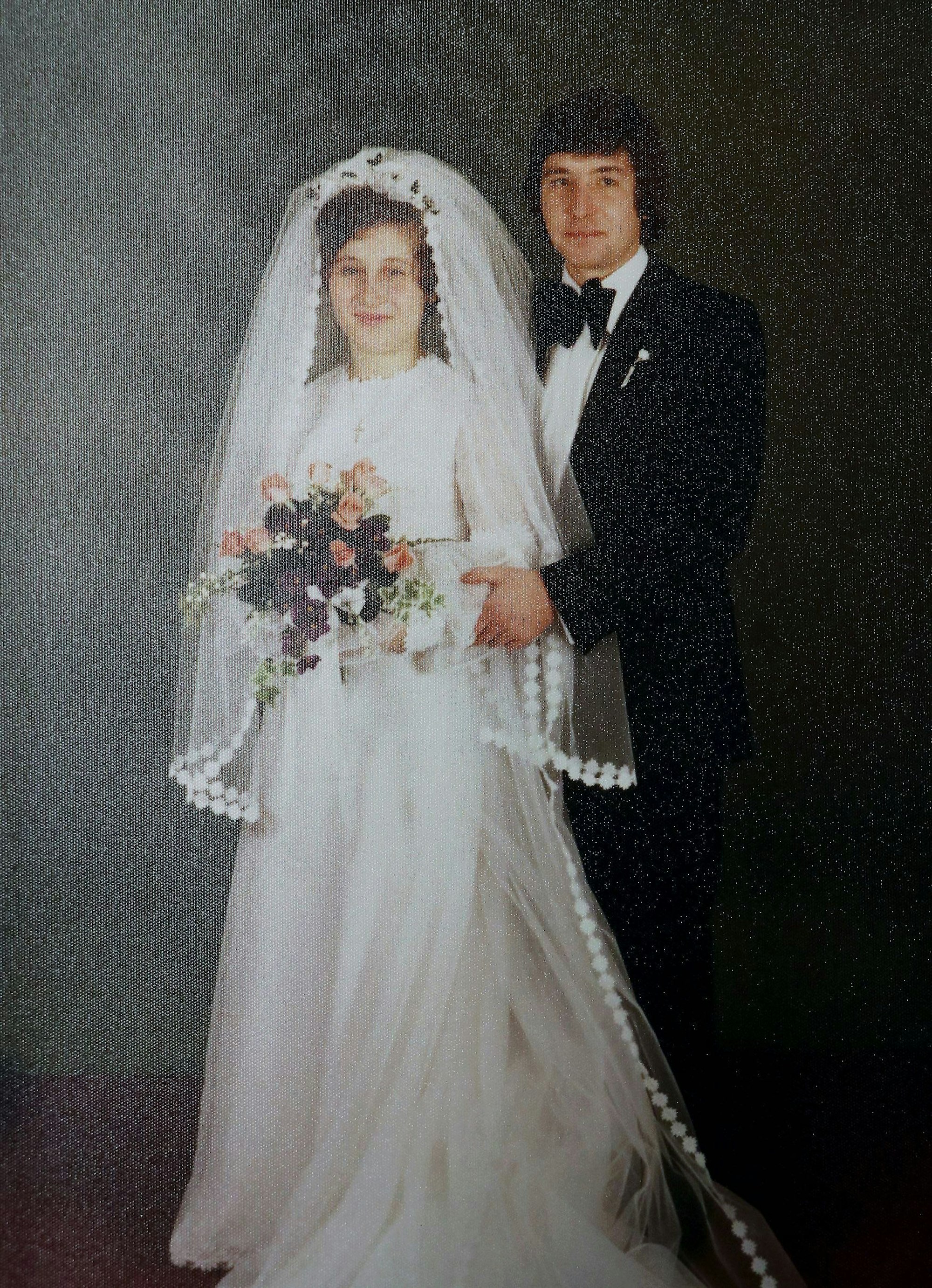 Auf dem Bild ist das Goldhochzeitspaar an Tag der Trauung zu sehen.