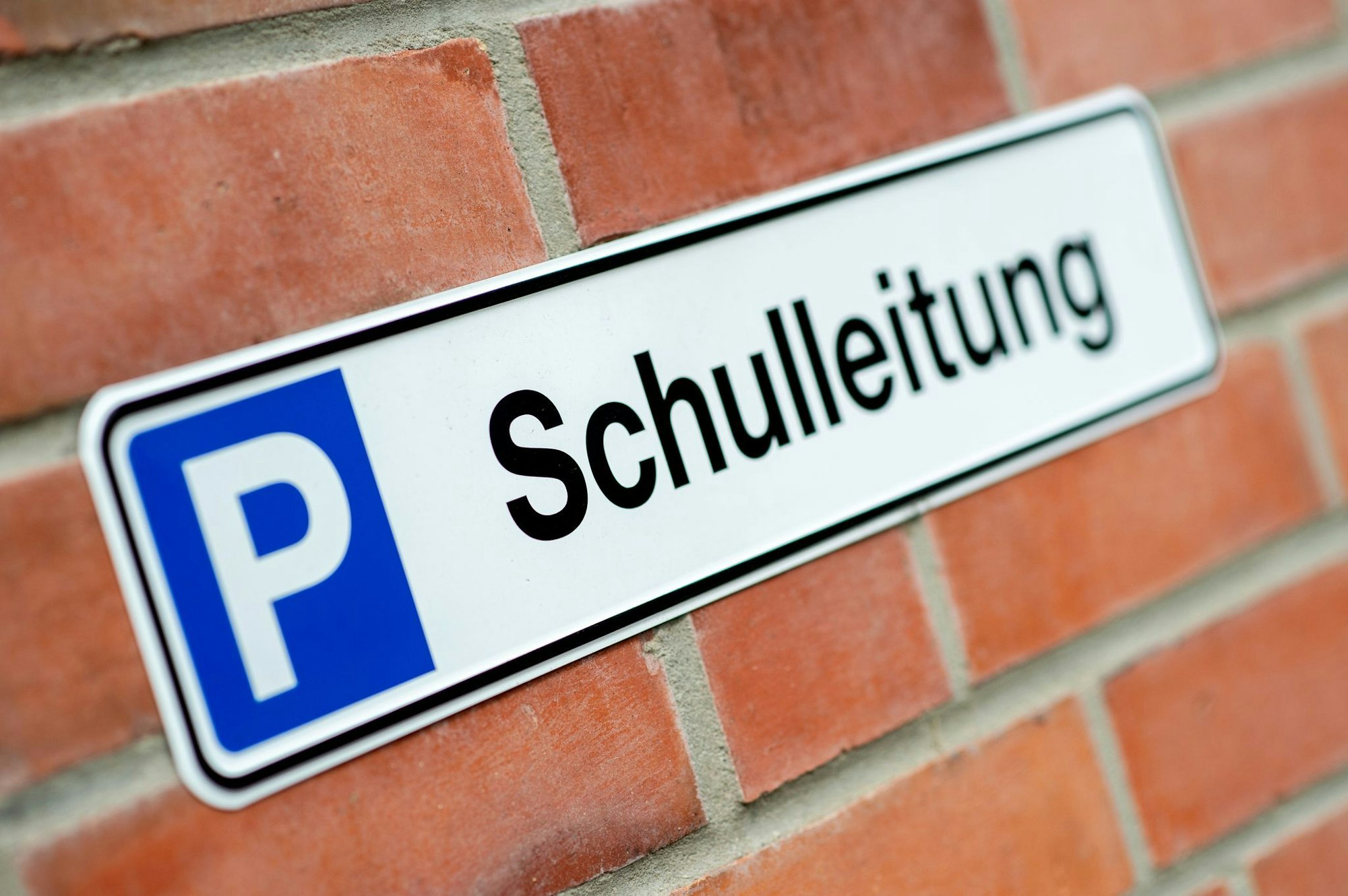 Die Gewerkschaft VBE hat Schulleitungen zu Arbeitspensum und Job-Zufriedenheit befragt. (Archivbild)