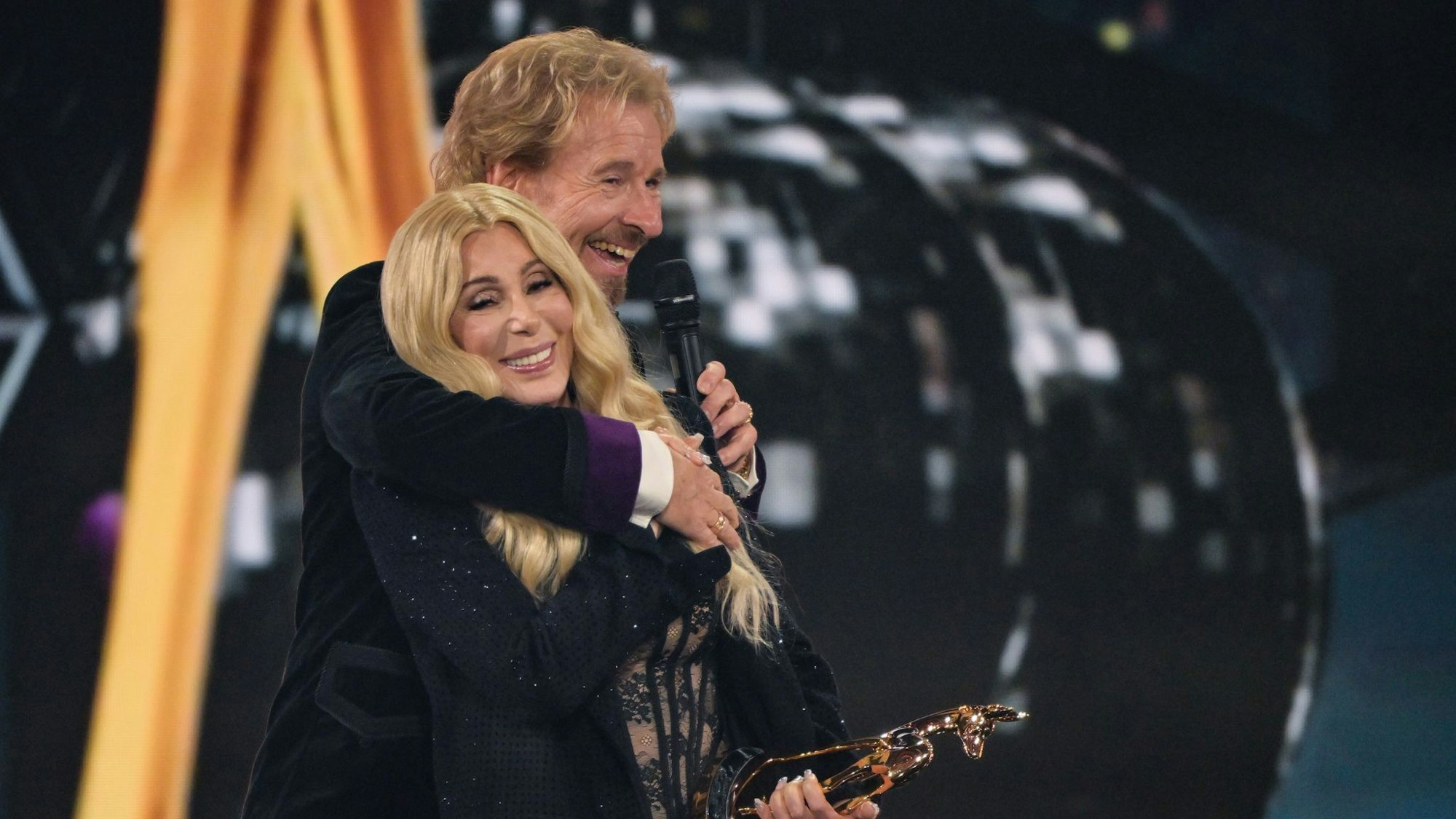 Gottschalks Auftritt bei der Bambi-Verleihung an Cher sorgte für Kritik.