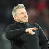 FC-Trainer Lukas Kwasniok am 22. November 2025 gegen Eintracht Frankfurt.