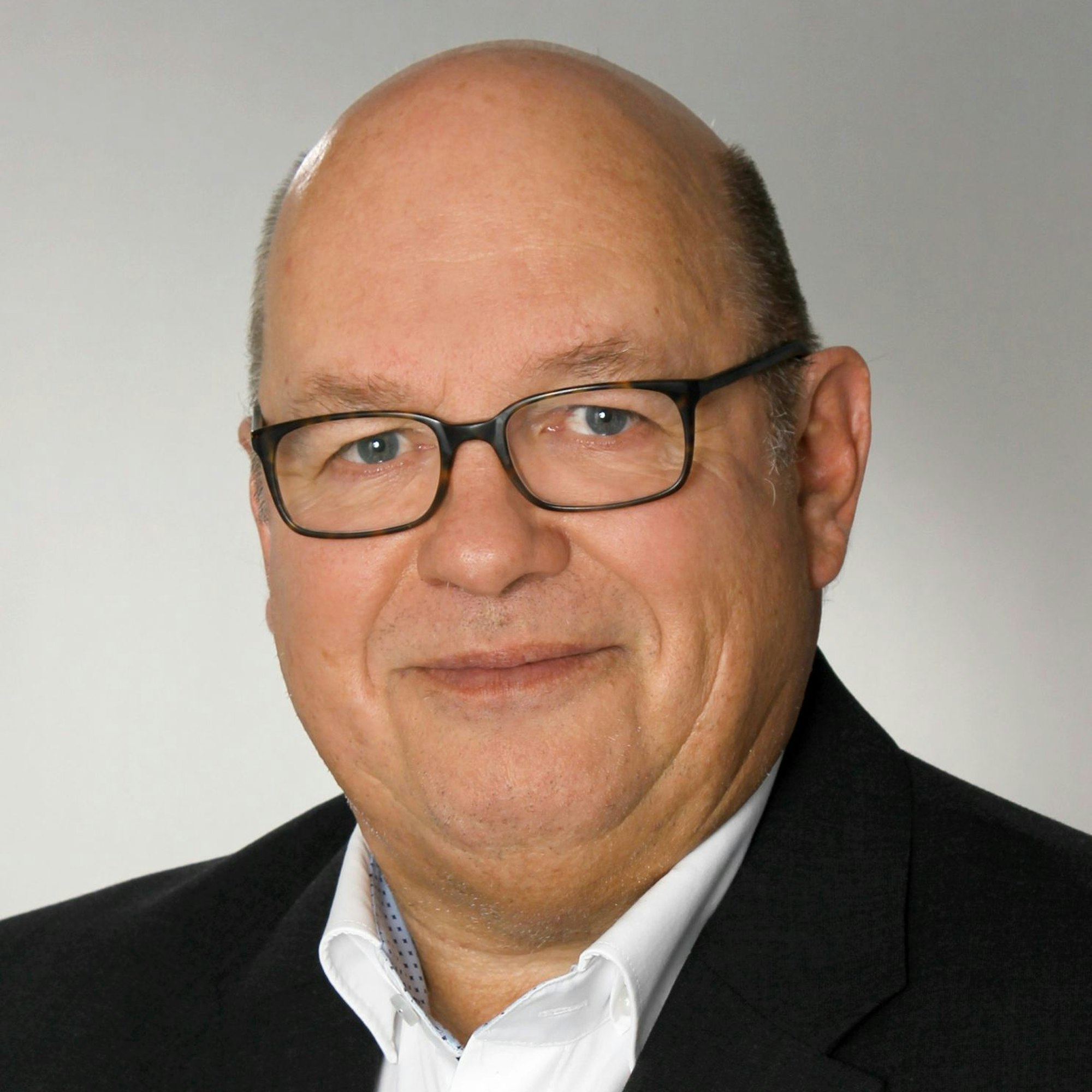 Polizeiwissenschaftler Rafael Behr macht sich für modernere Bodycam-Systeme stark. (Archivbild)