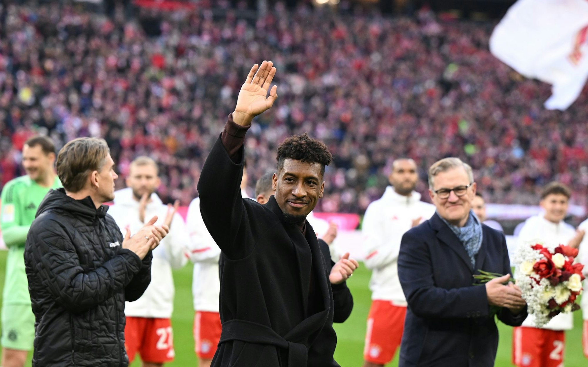 Kingsley Coman winkte noch einmal ins Publikum.