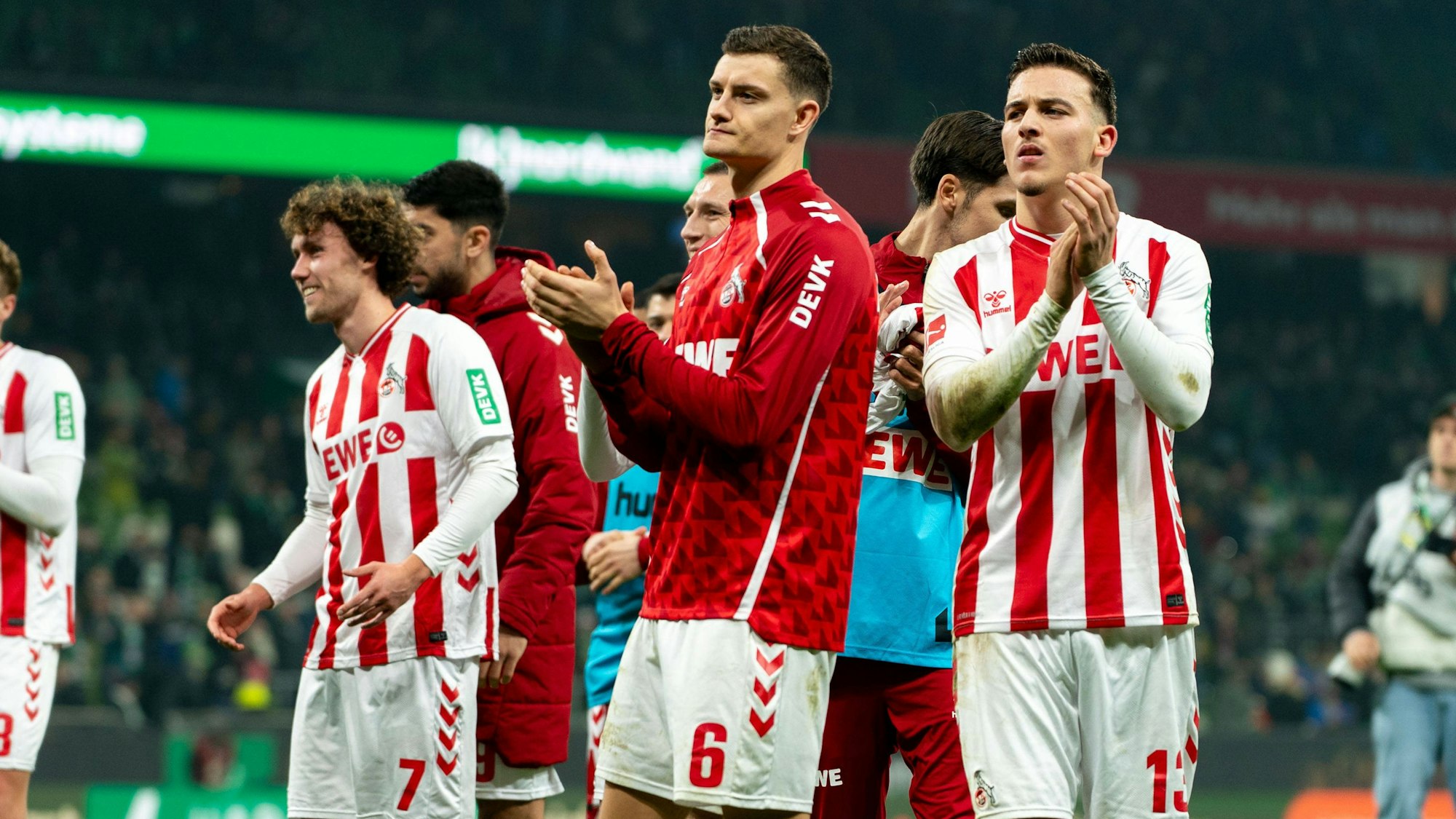 Die FC-Profis mit ihrem Torschützen Said El Mala (r.) gingen am Samstagabend nach sehr durchwachsener Leistung mit einem Punktgewinn vom Platz.