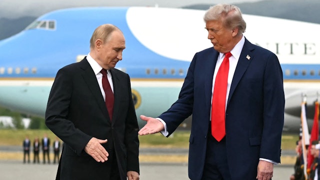 Kremlchef Wladimir Putin zusammen mit US-Präsident Donald Trump bei einem Treffen in Alaska im August. (Archivbild)