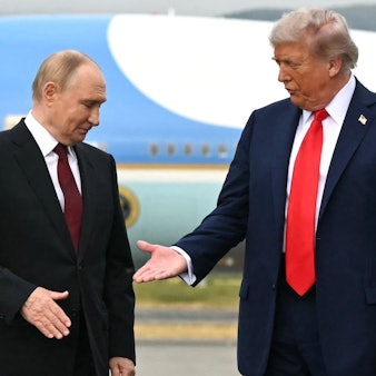 Kremlchef Wladimir Putin zusammen mit US-Präsident Donald Trump bei einem Treffen in Alaska im August. (Archivbild)