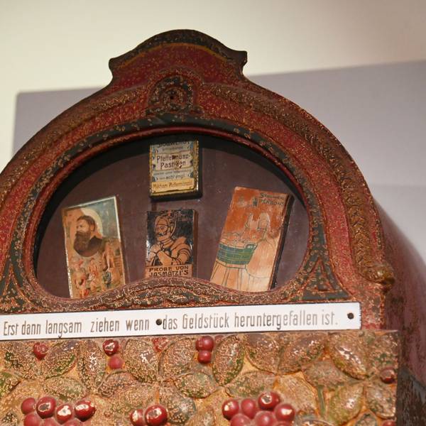 Stollwerck-Schokoladenautomat (Ausschnitt) im Kölner Stadtmuseum