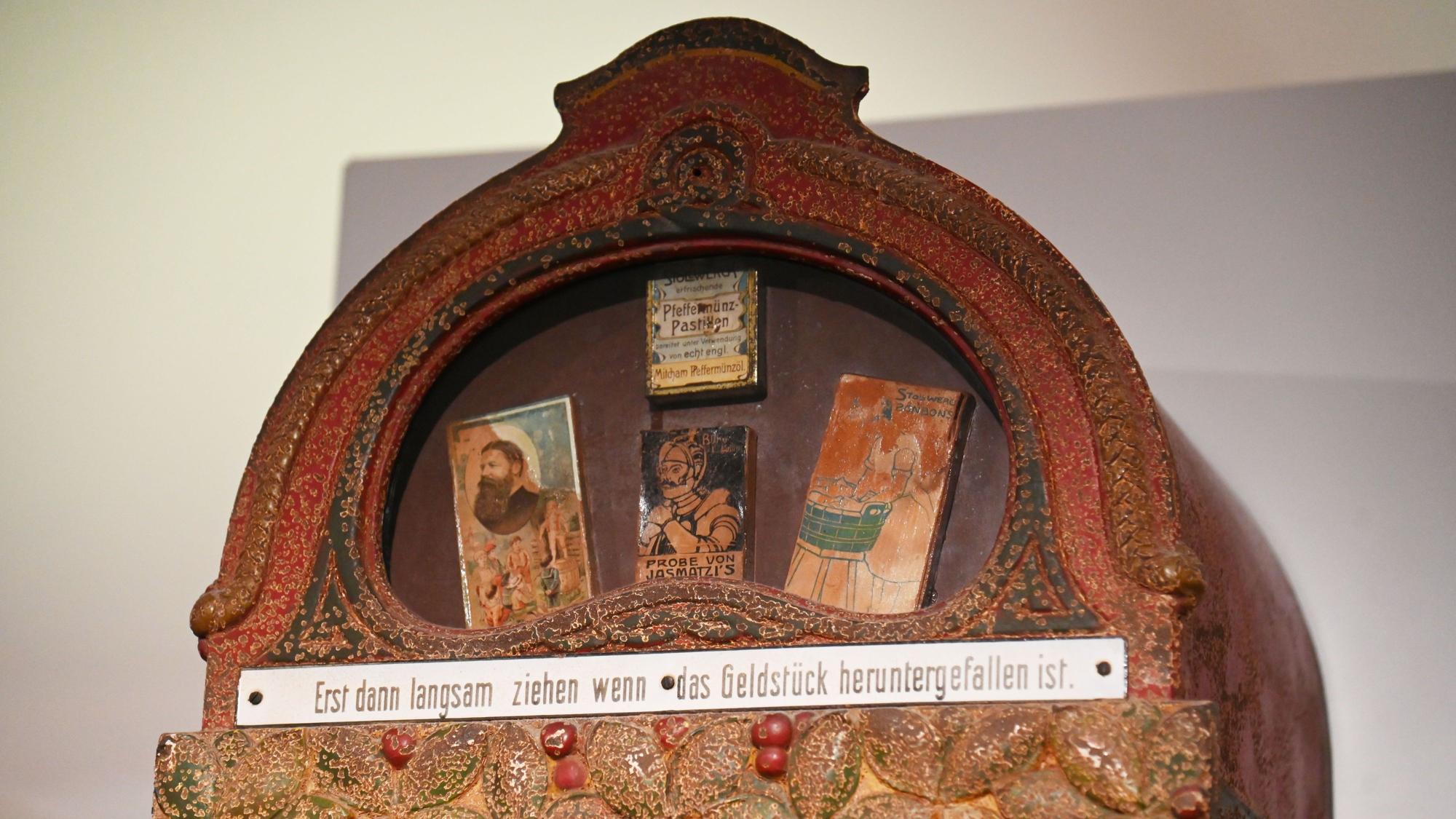 Stollwerck-Schokoladenautomat (Ausschnitt) im Kölner Stadtmuseum