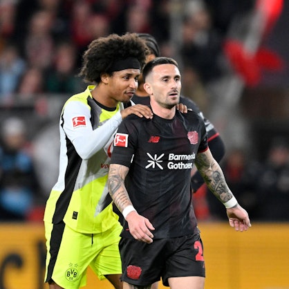 v.l. Karim Adeyemi Borussia Dortmund, Aleix Garcia Bayer Leverkusen Fussball 1. Bundesliga,12.Spieltag, Bayer 04 Leverkusen - Borussia Dortmund, am 29.11.2025 in Leverkusen/ Deutschland. DFL regulations prohibit any use of photographs as image sequences and/or quasi-video  *** v l Karim Adeyemi Borussia Dortmund , Aleix Garcia Bayer Leverkusen Fussball 1 Bundesliga,12 Spieltag, Bayer 04 Leverkusen Borussia Dortmund, am 29 11 2025 in Leverkusen Germany DFL regulations prohibit any use of photographs as image sequences and or quasi video Â