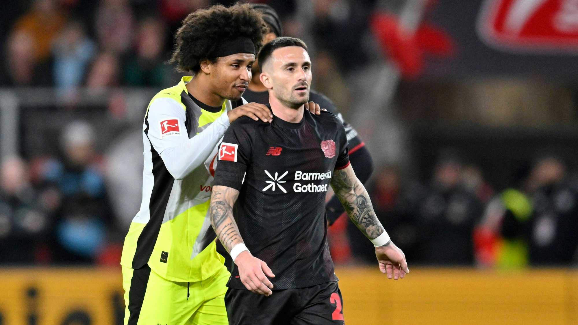 v.l. Karim Adeyemi Borussia Dortmund, Aleix Garcia Bayer Leverkusen Fussball 1. Bundesliga,12.Spieltag, Bayer 04 Leverkusen - Borussia Dortmund, am 29.11.2025 in Leverkusen/ Deutschland. DFL regulations prohibit any use of photographs as image sequences and/or quasi-video  *** v l Karim Adeyemi Borussia Dortmund , Aleix Garcia Bayer Leverkusen Fussball 1 Bundesliga,12 Spieltag, Bayer 04 Leverkusen Borussia Dortmund, am 29 11 2025 in Leverkusen Germany DFL regulations prohibit any use of photographs as image sequences and or quasi video Â