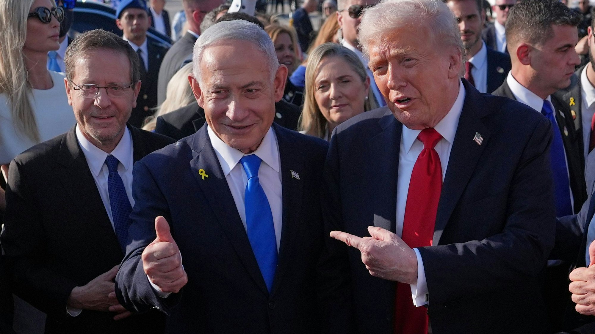 US-Präsident Donald Trump (r-l), der israelische Ministerpräsident Benjamin Netanjahu und Israels Präsident Izchak Herzog. (Archivbild)