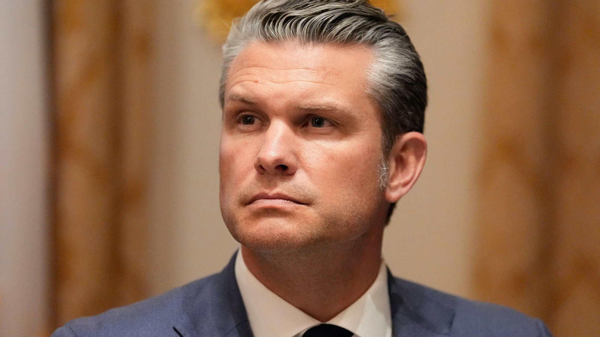 Pete Hegseth ist Kriegsminister der USA. Er soll den Befehl gegeben haben, alle Überlebenden eines Angriffs auf ein vermeintliches Drogenschmuggler-Boot zu töten.