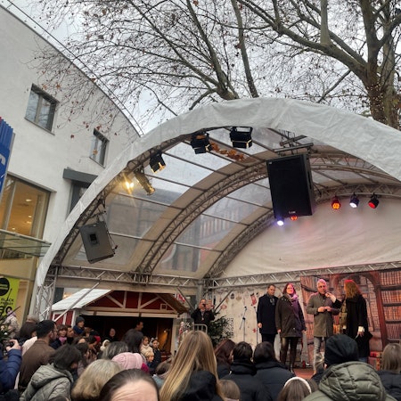 Preisverleihung des Malwettbewerbs am Wiesdorfer Christkindchenmarkt.