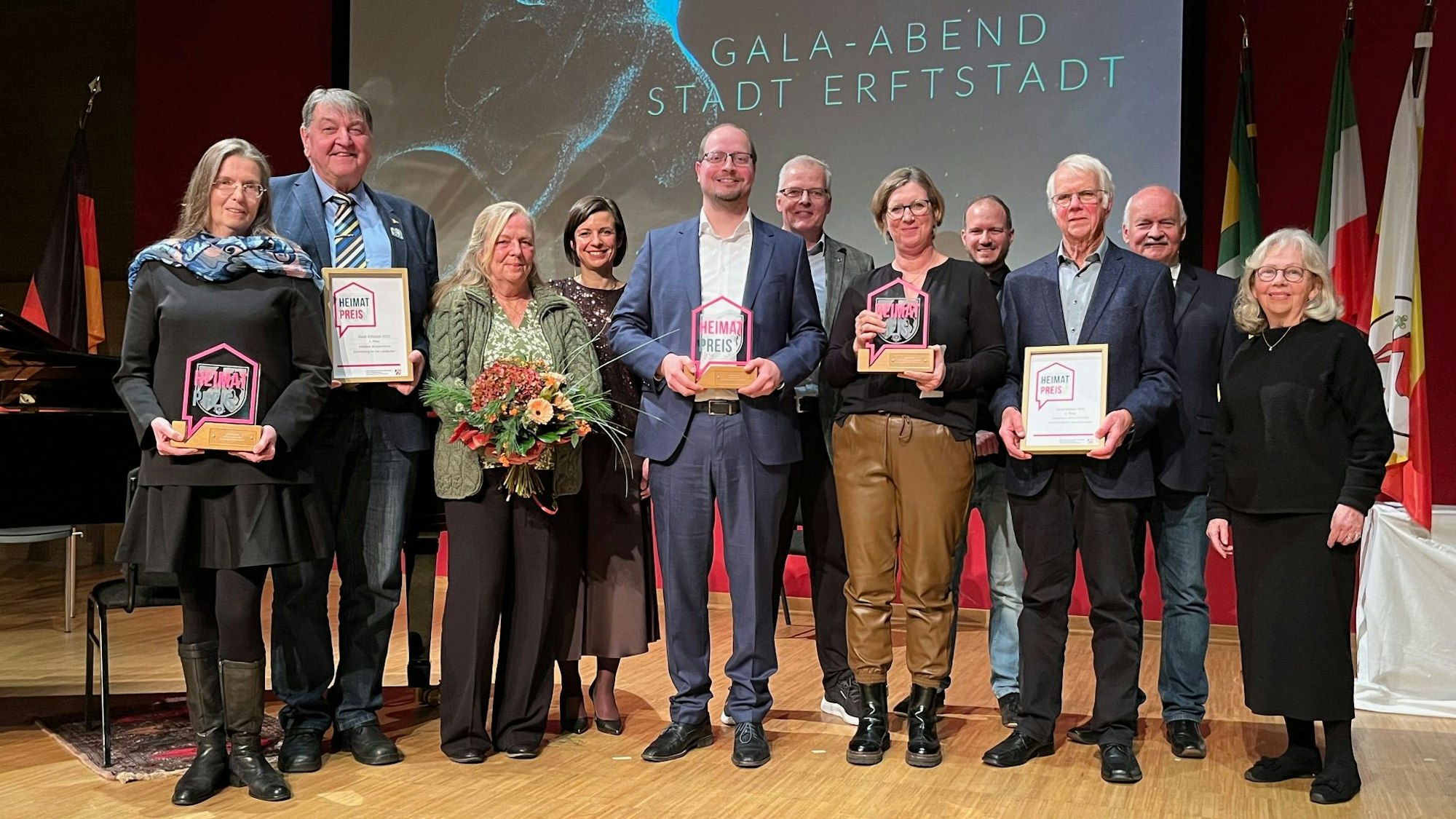 Das Foto zeigte die Preisträger und Geehrten beim Gala-Abend in Erftstadt.
