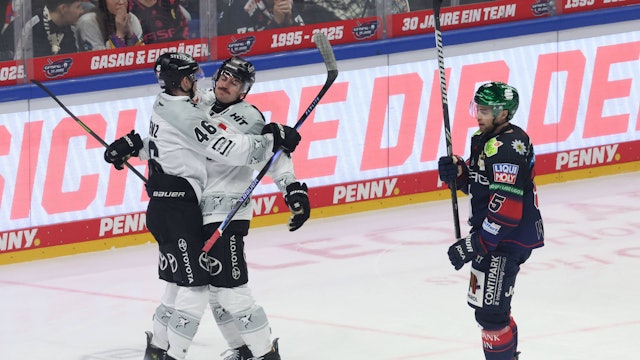 DEU, DEL, 1.EBL, Eisbaeren vs. Koelner Haie, / 30.11.2025, Uber-Arena, Berlin, DEU, DEL, 1.EBL, Eisbaeren vs. Koelner Haie, im Bild 1:1,PATRICK RUSSELL Koelner Haie 63, Kevin Niedenz Koelner Haie 46 *** DEU, DEL, 1 EBL, Eisbaeren vs Koelner Haie, 30 11 2025, Uber Arena, Berlin, DEU, DEL, 1 EBL, Eisbaeren vs Koelner Haie, pictured 1 1,PATRICK RUSSELL Koelner Haie 63 , Kevin Niedenz Koelner Haie 46 nordphotoxGmbHx/xEngler nph00076
