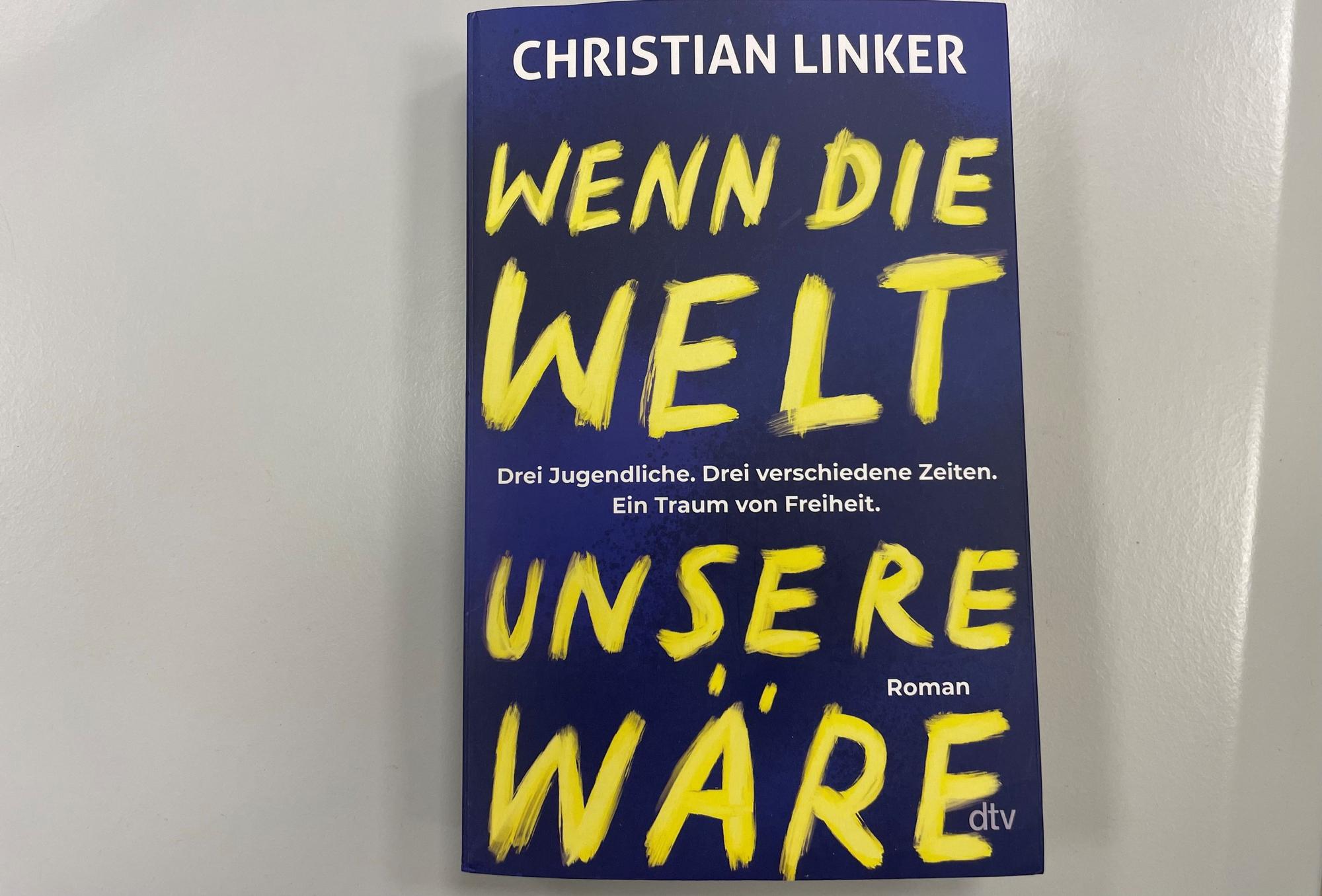 "Wenn die Welt unsere wäre" handelt von drei Jugendlichen während ganz unterschiedlicher Zeiten.