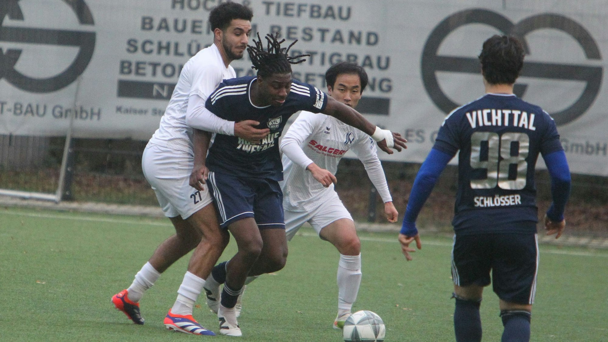 Voller Einsatz für den SSV 04: Tariq-Emad Suleiman (links).