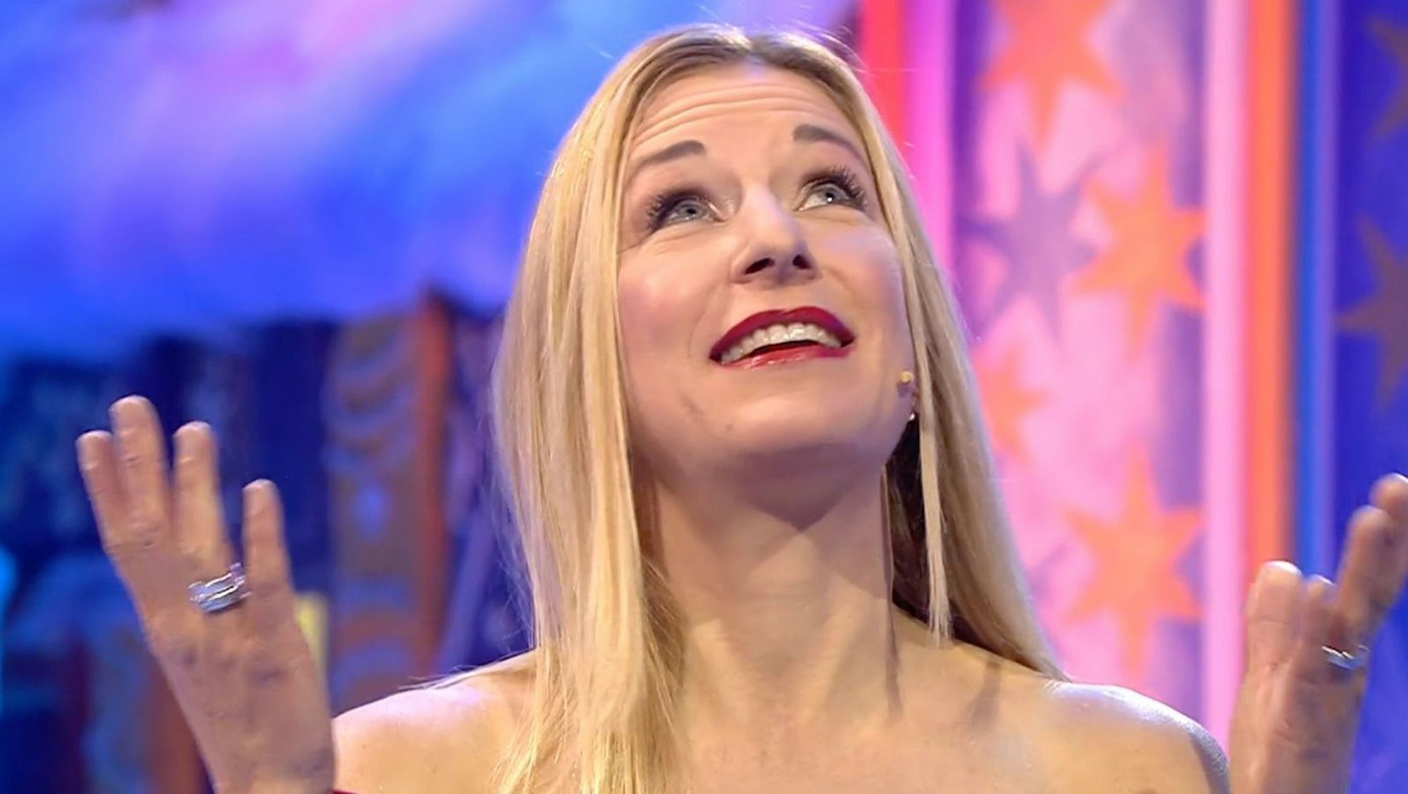 Stefanie Hertel erinnerte sich an ihren verstorbenen Vater Eberhard, der „jetzt garantiert runterschaut“. (Bild: ARD/MDR)