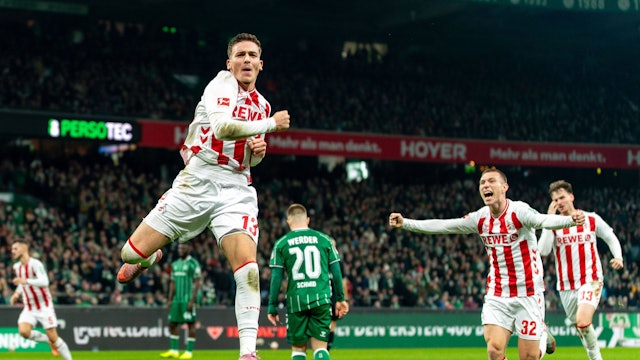 Und wieder hat er es getan: Said El Mala hat spät getroffen, Kristoffer Lund und Rav van den Berg eilen herbei.