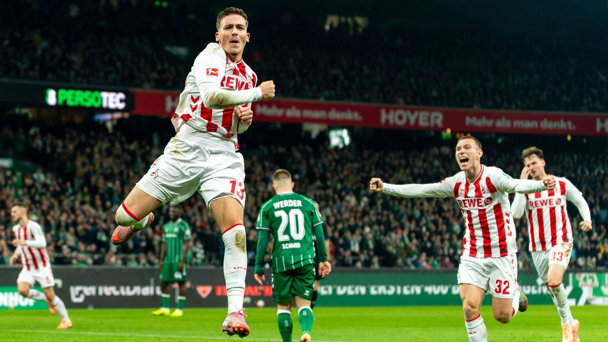 Und wieder hat er es getan: Said El Mala hat spät getroffen, Kristoffer Lund und Rav van den Berg eilen herbei.