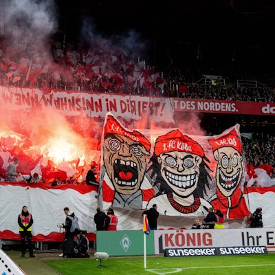 Einige Kölner Fans zündeten am Samstag in Bremen auch Pyrotechnik – insgesamt blieb es weitestgehend friedlich am 29. November 2025.
