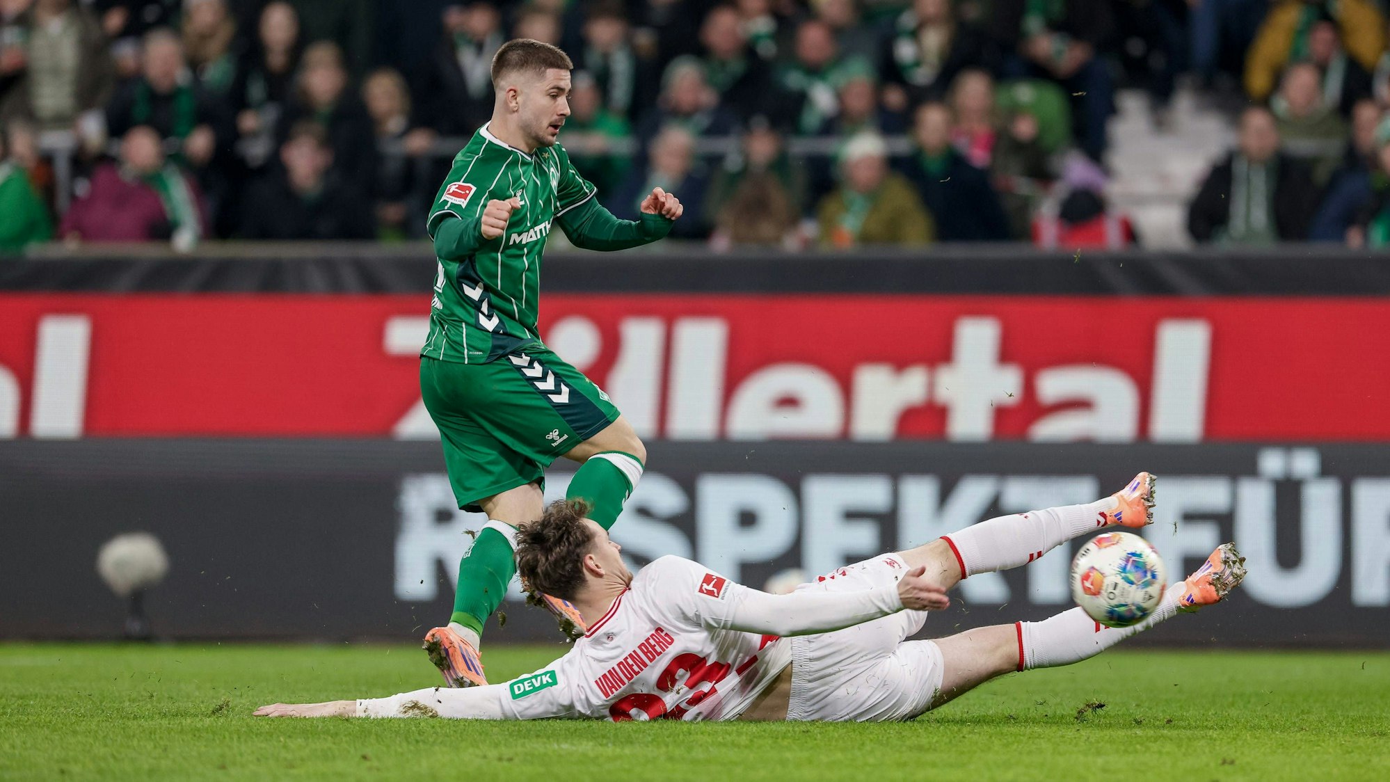 Rav van den Berg rettete seine Mannschaft in Zusammenarbeit mit Marvin Schwäbe gegen Romano Schmird früh in der ersten Halbzeit vor dem 0:2-Rückstand.