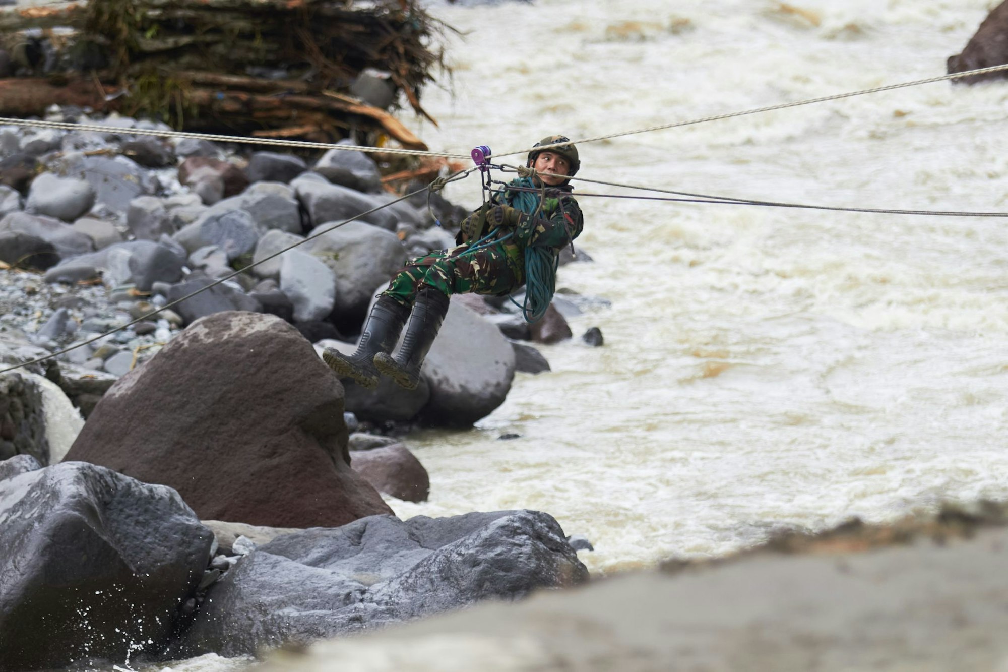 Die Rettungsarbeiten kommen nur schleppend voran.