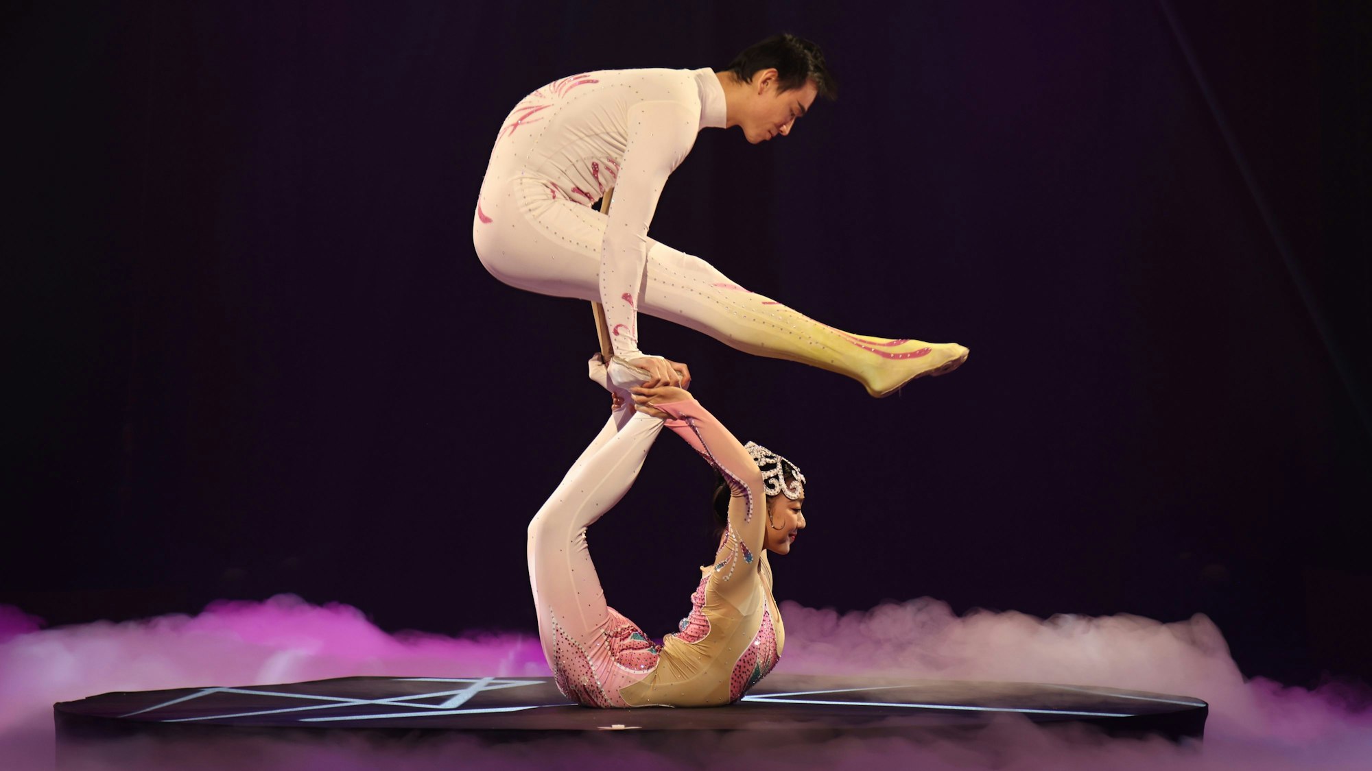 Das Duo Butterfly aus China tritt zum ersten Mal außerhalb seiner Heimat auf.