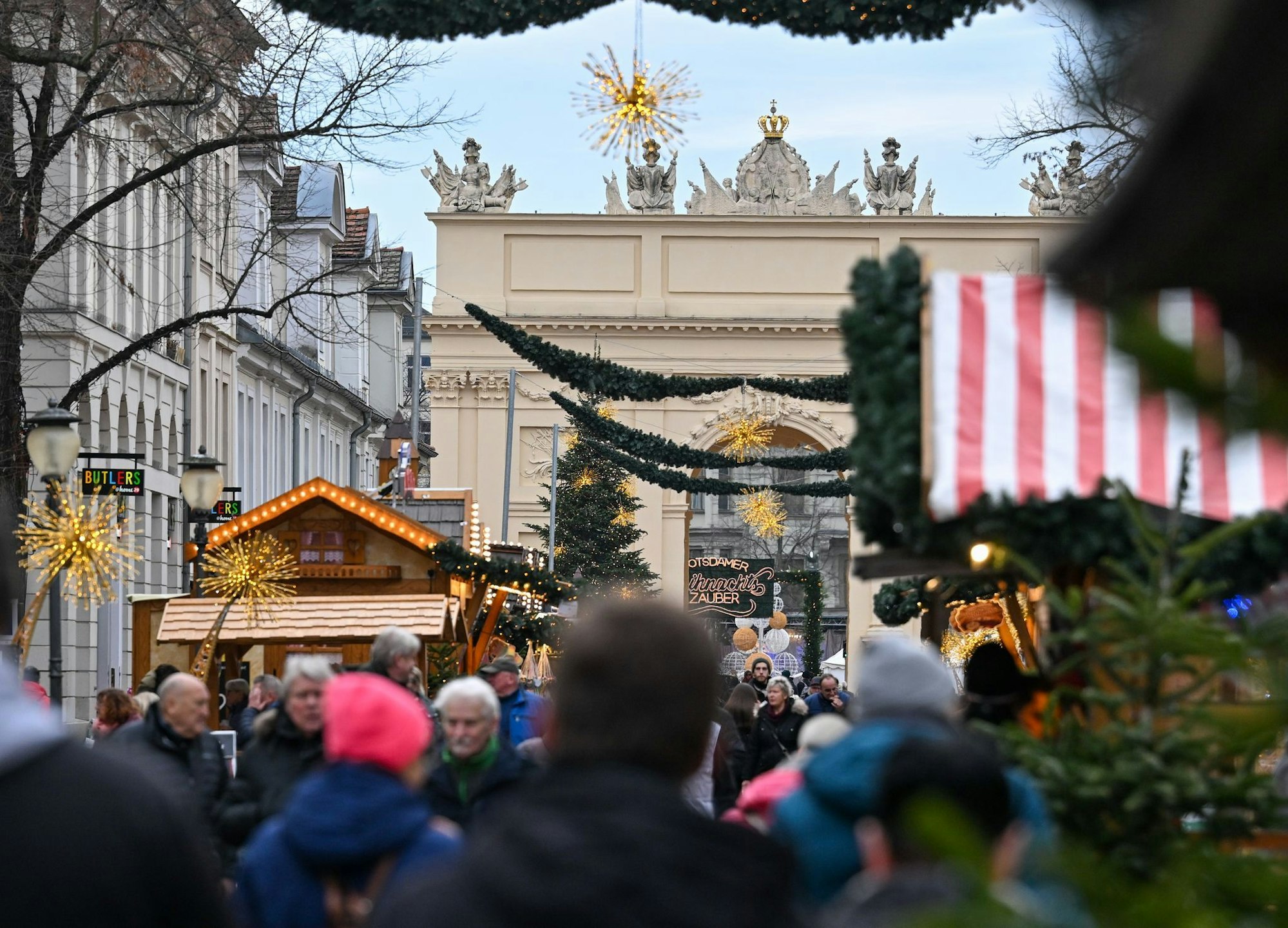 Der Einzelhandel erwartet für das diesjährige Weihnachtsgeschäft in den Monaten November und Dezember Umsätze in Höhe von 126,2 Milliarden Euro (Archivbild).
