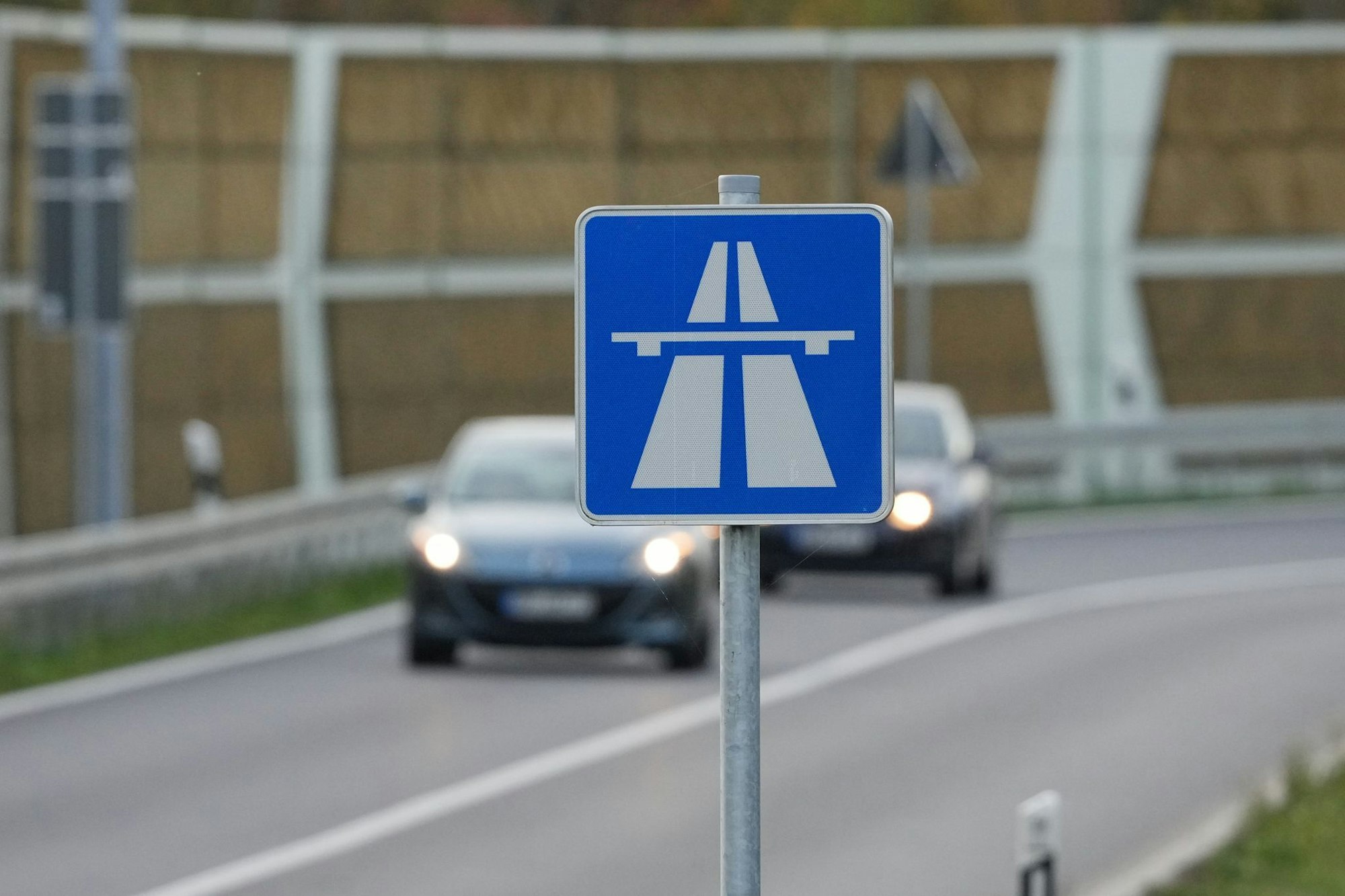 Der Verkehr wird am kommenden Wochenende umgeleitet. (Symbolbild)