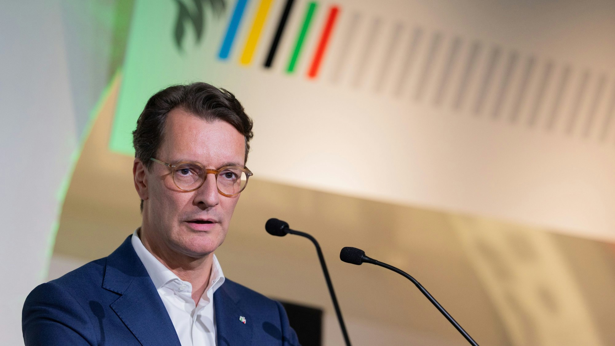 NRW-Ministerpräsident Hendrik Wüst (CDU) bei der Vorstellung des Konzepts einer Olympia-Bewerbung mit der Rhein-Ruhr-Region im Mai.