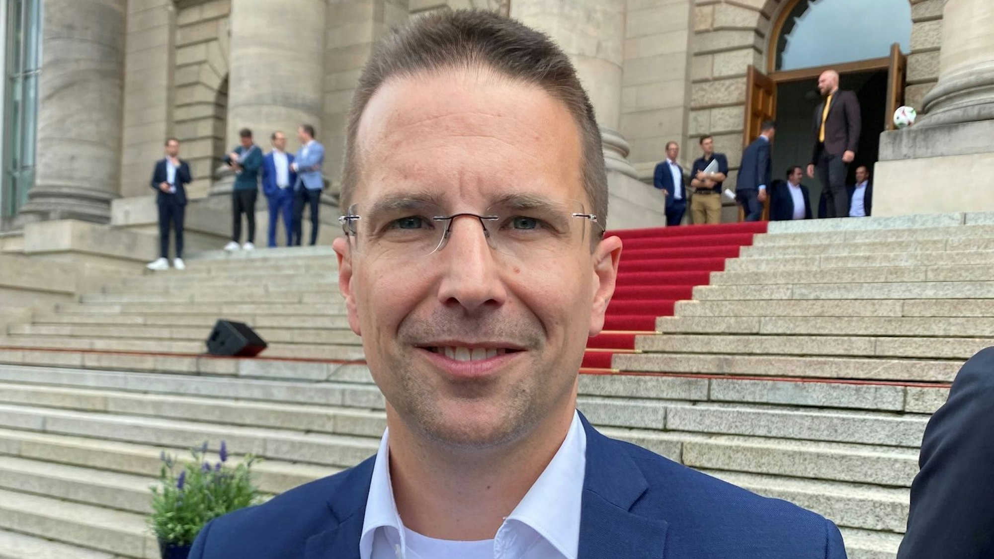 Für BFV-Präsident Kern spricht über den Umgang des Verbands mit Gewalt auf dem Sportplatz. (Archivbild)